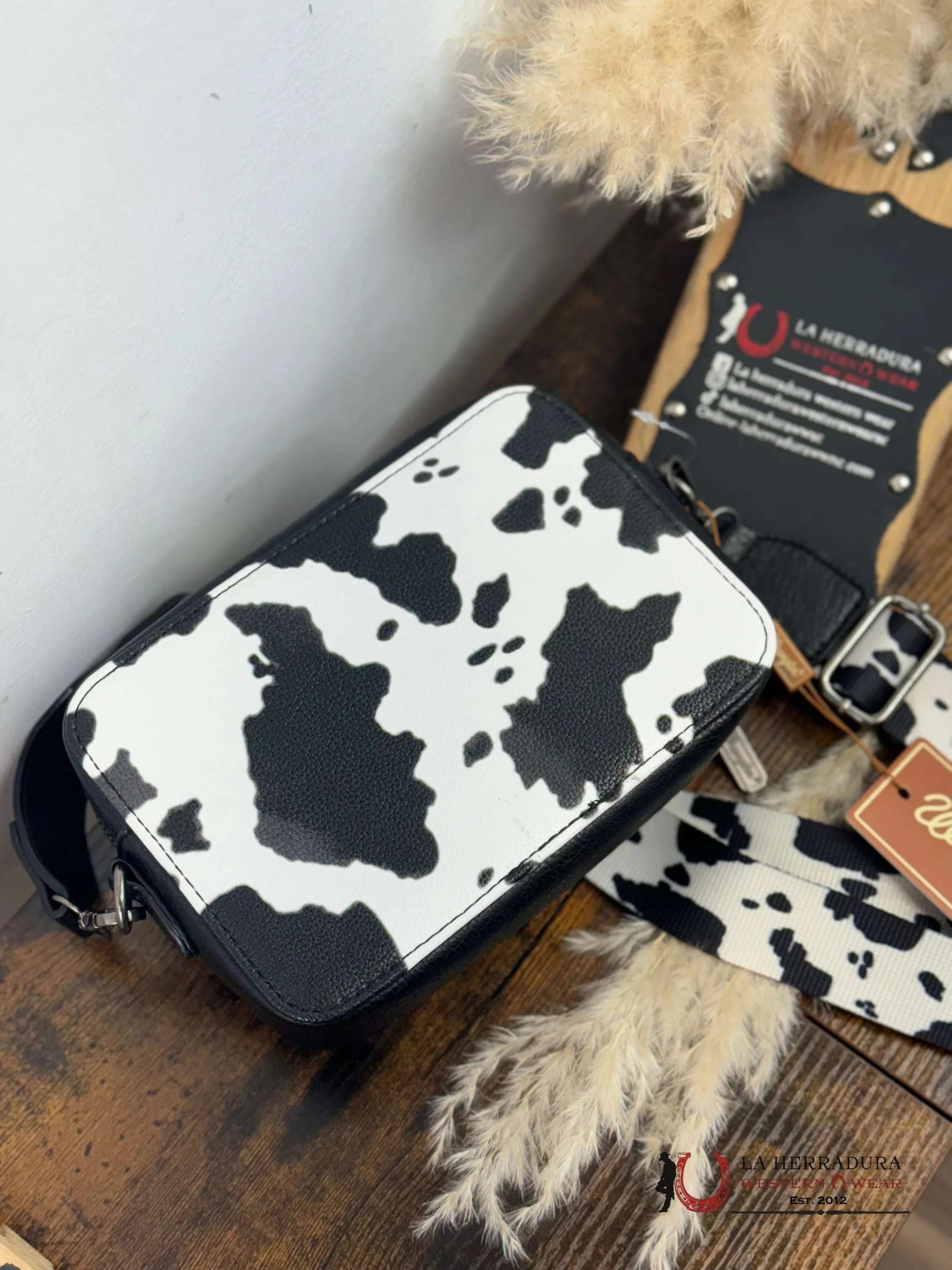 Wrangler Black Cow Print Crossbody Small Ropa Mujeres