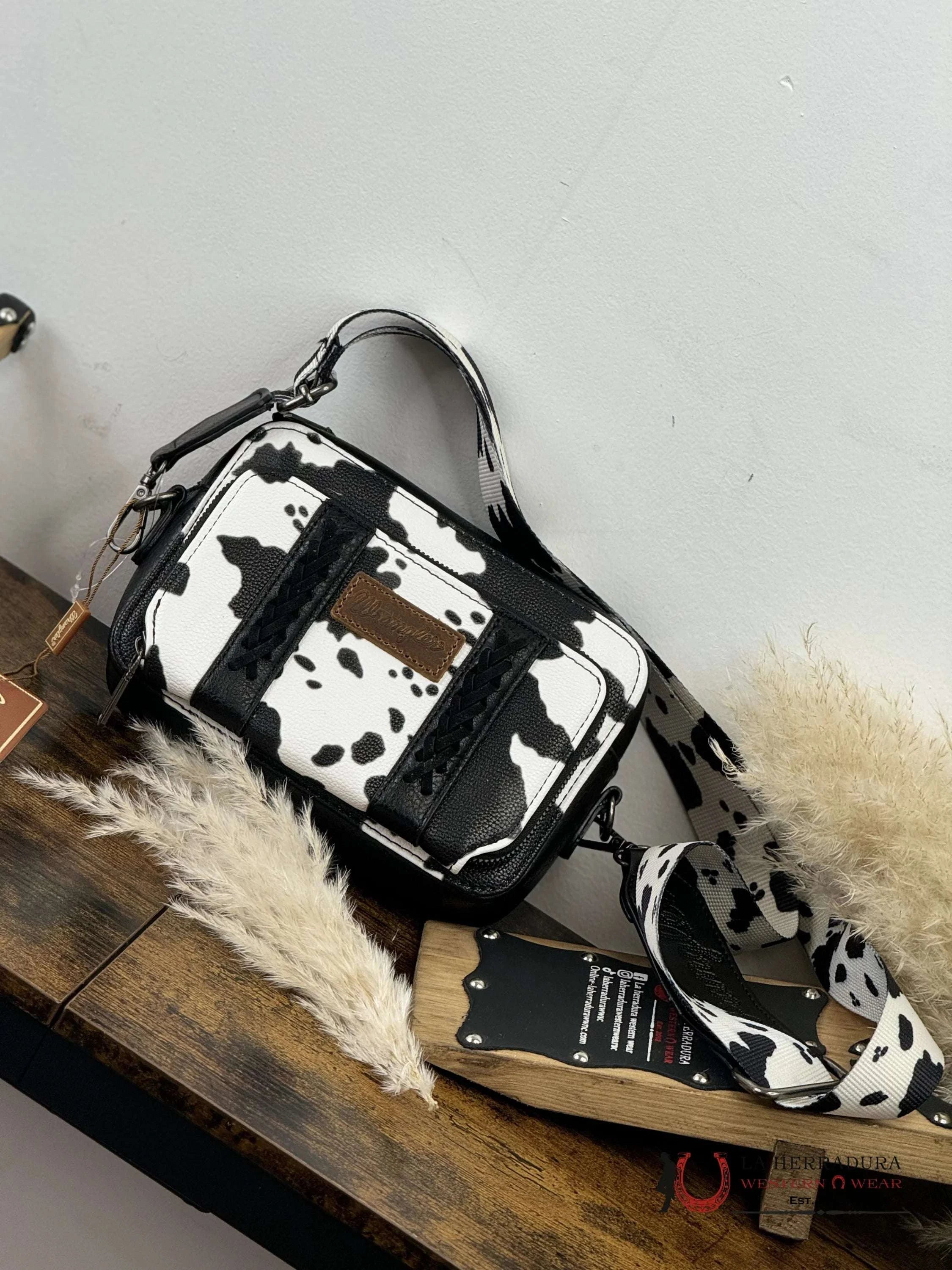 Wrangler Black Cow Print Crossbody Small Ropa Mujeres