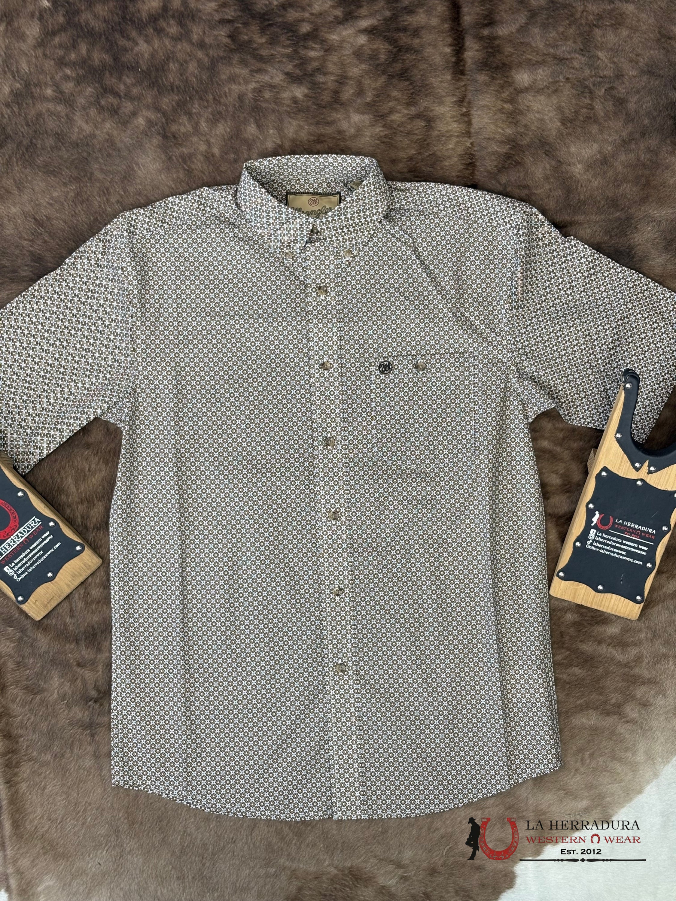 WRANGLER BROWN SHORT SLEEVE WESTERN PRINT MENS- 6982 ROPA HOMBRES