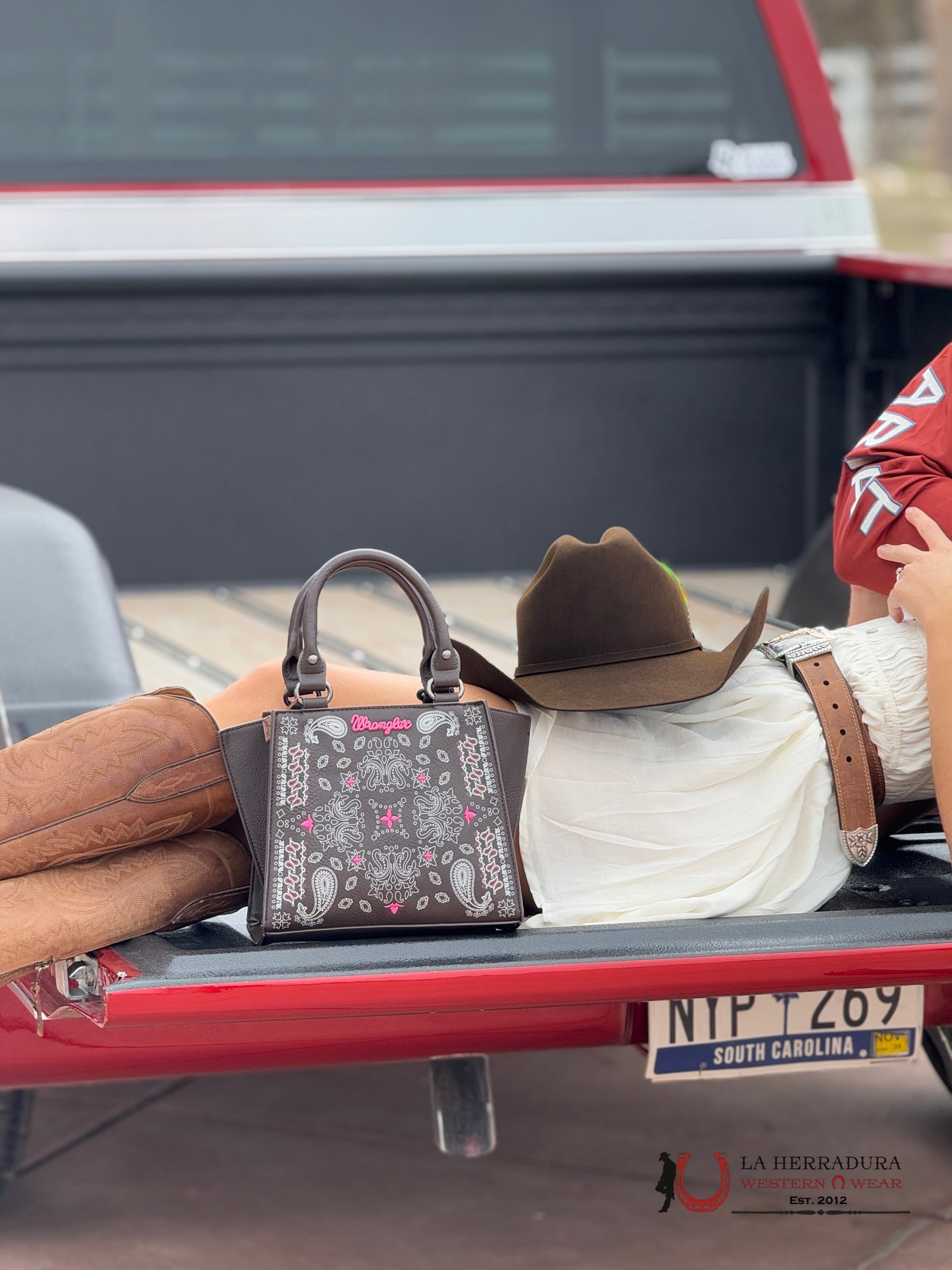 WRANGLER DARK BROWN WITH WHITE AZTEC DESIGN PINK LETTERS ROPA MUJERES