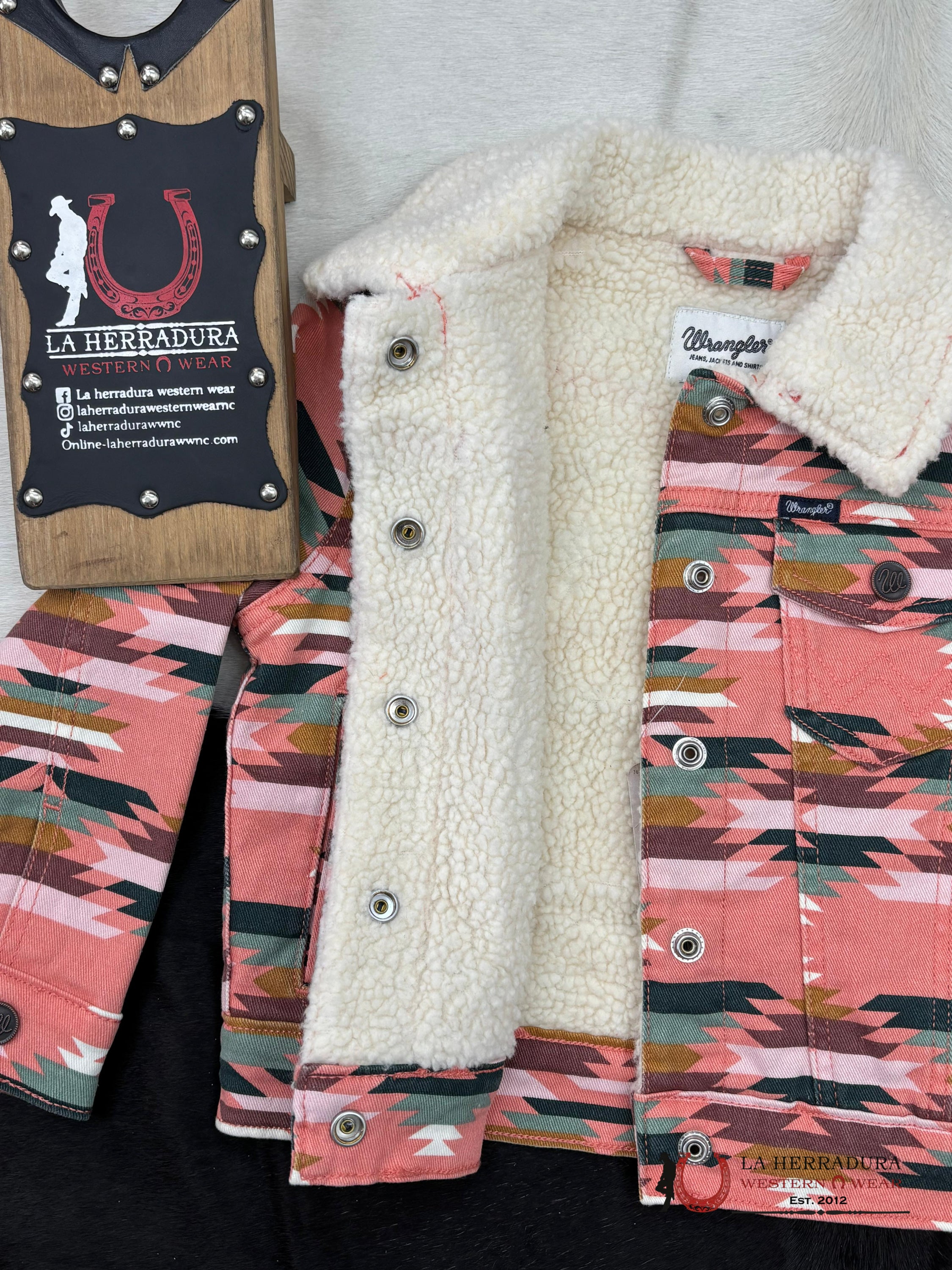 Wrangler Girl’s Southwestern Print Sherpa Denim Jacket In Pink Niñas