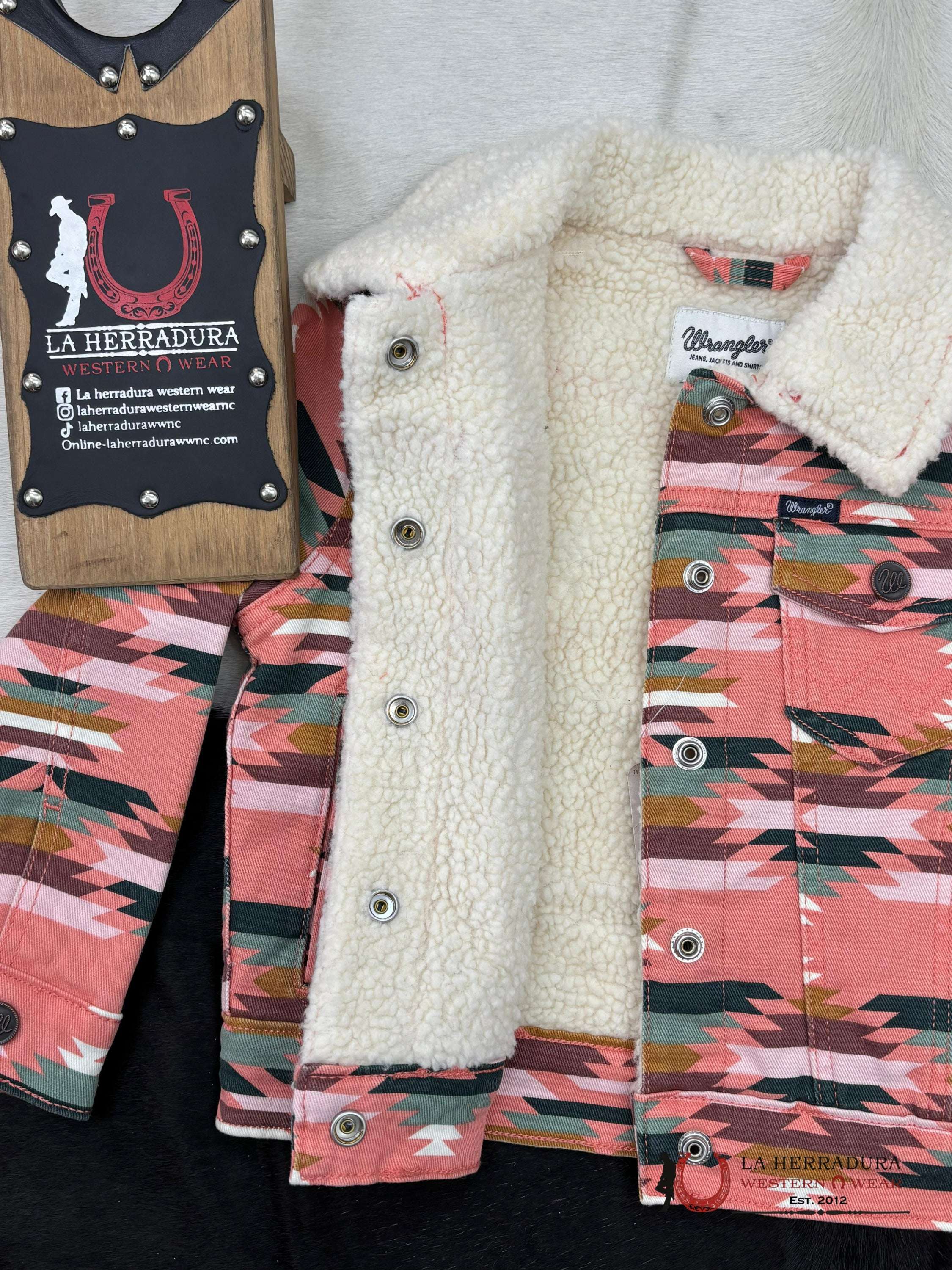 Wrangler Girl’s Southwestern Print Sherpa Denim Jacket In Pink Niñas