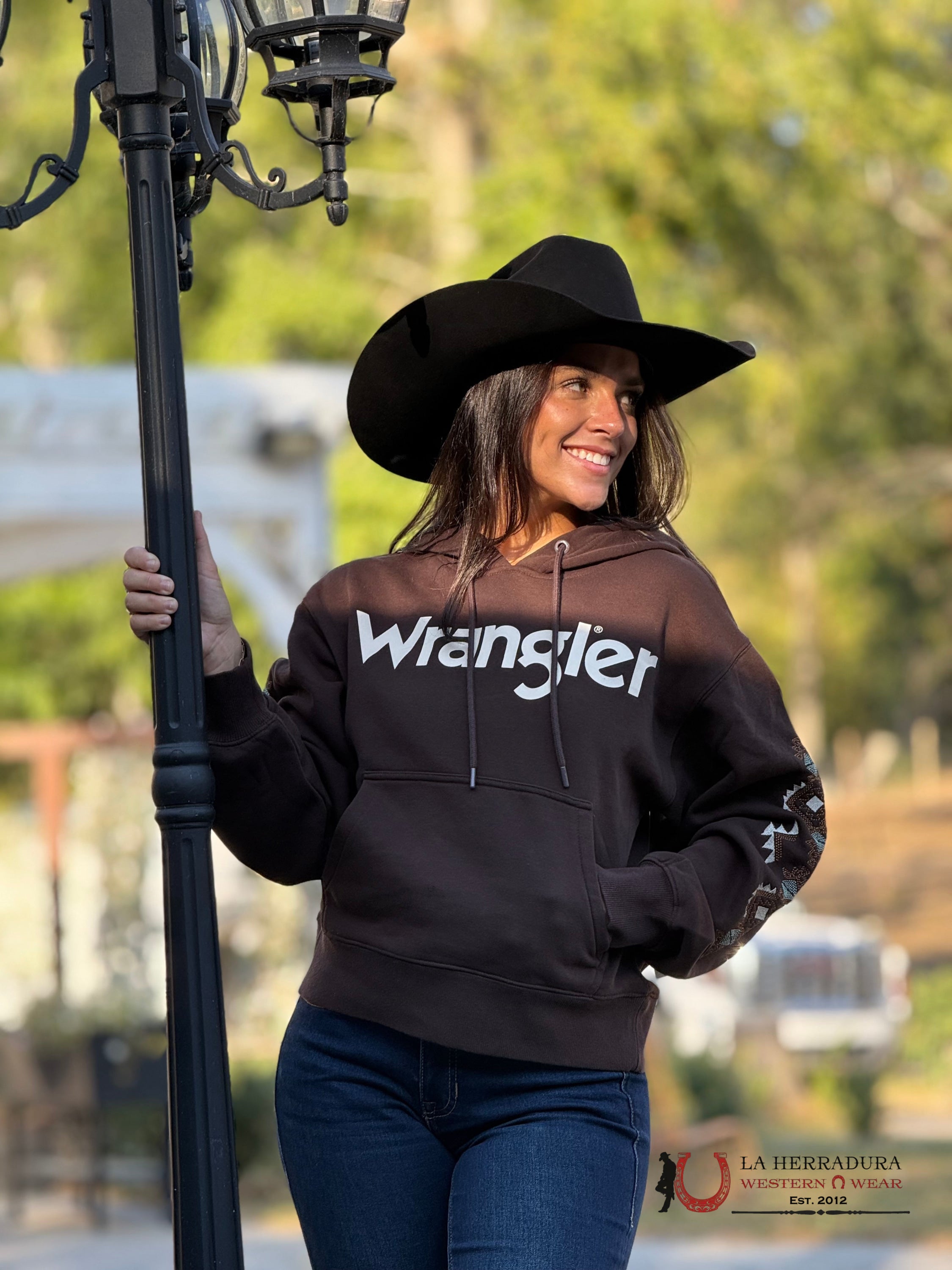 Wrangler Hoodie For Women Brown W/ Aztec Sleeve Ropa Mujeres