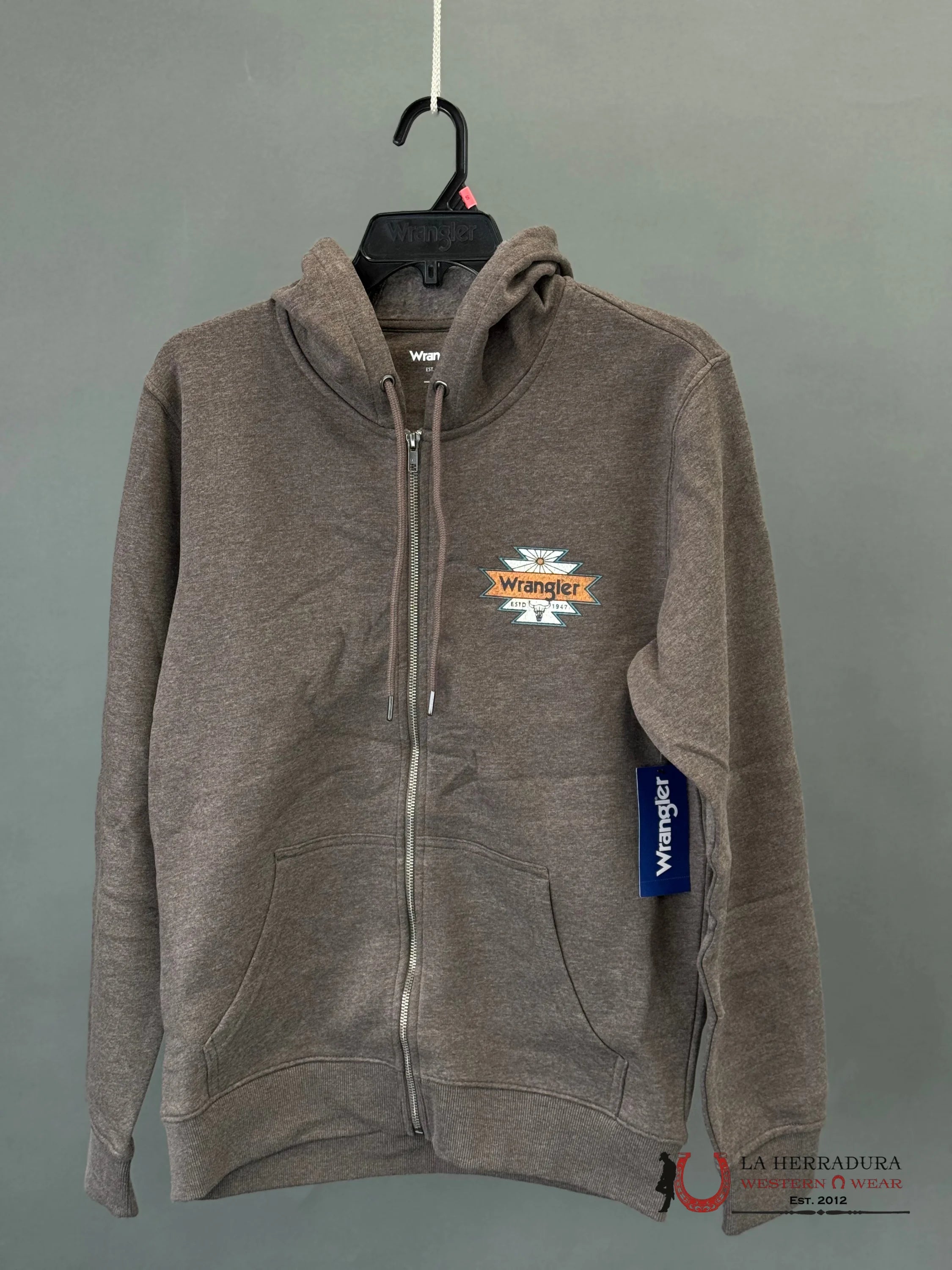 Wrangler Men’s Back Graphic Logo Zip Up- Brown Ropa Hombres