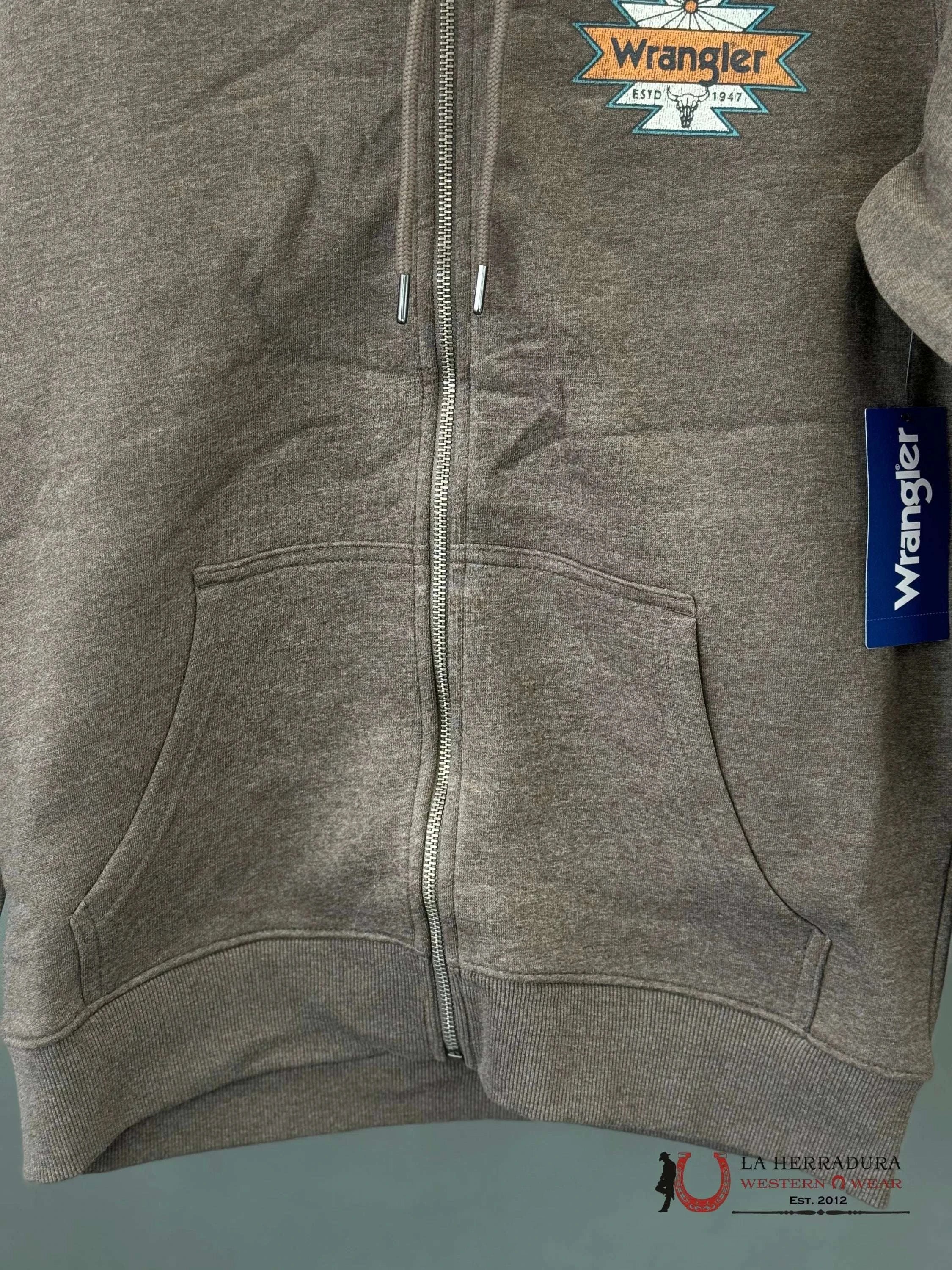 Wrangler Men’s Back Graphic Logo Zip Up- Brown Ropa Hombres