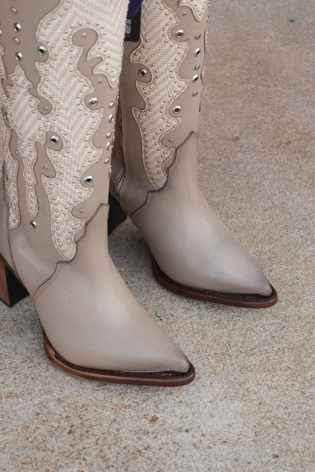 WOMEN’S CUADRA TALL BOOT RES BEIGE EMBROIDERY Y STUDS Y ZIPPER POINTED TOE CC280
