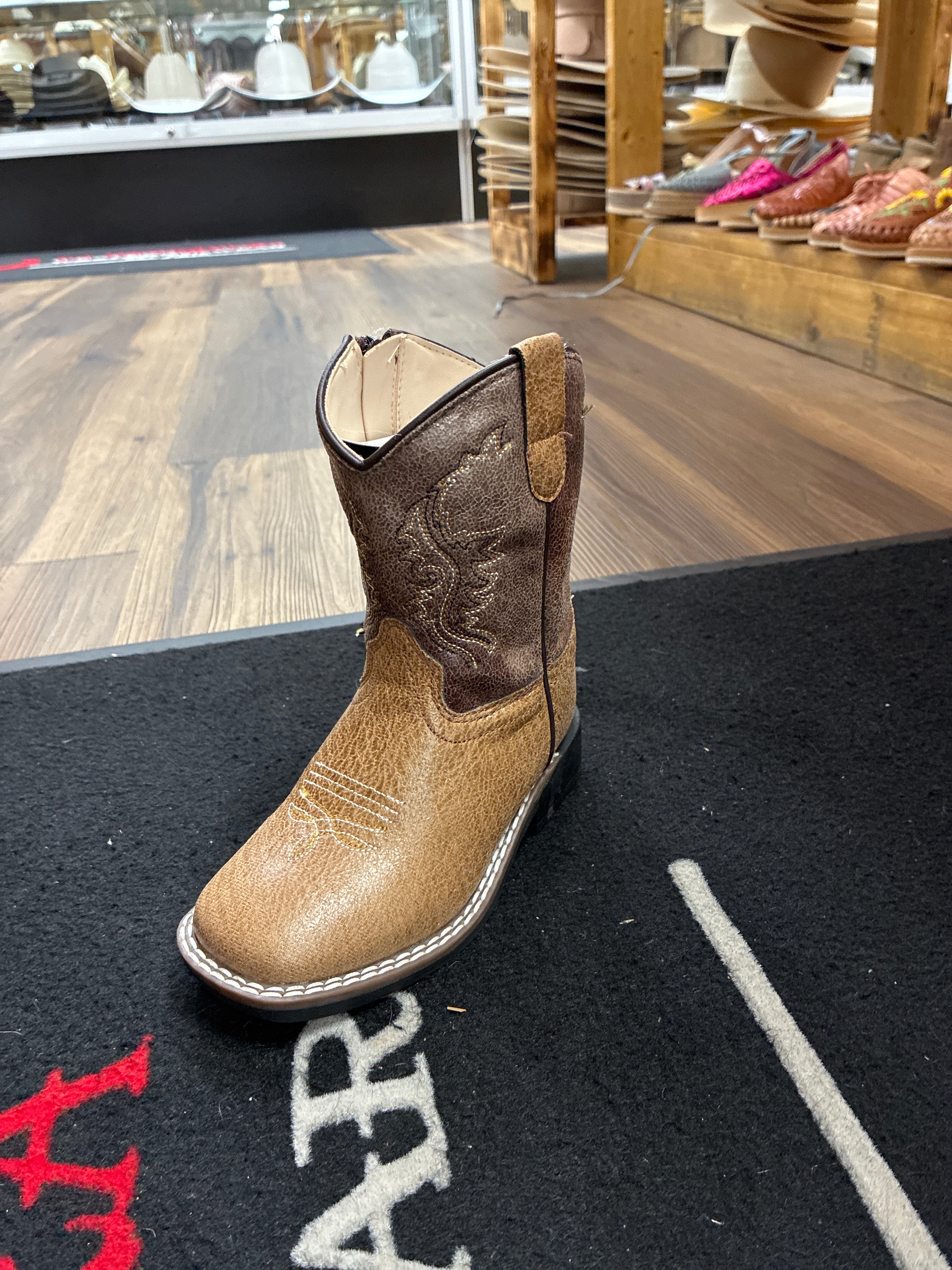 OLD WEST TAN, BROWN WITH YELLOW/WHITE STITCHING VB1097