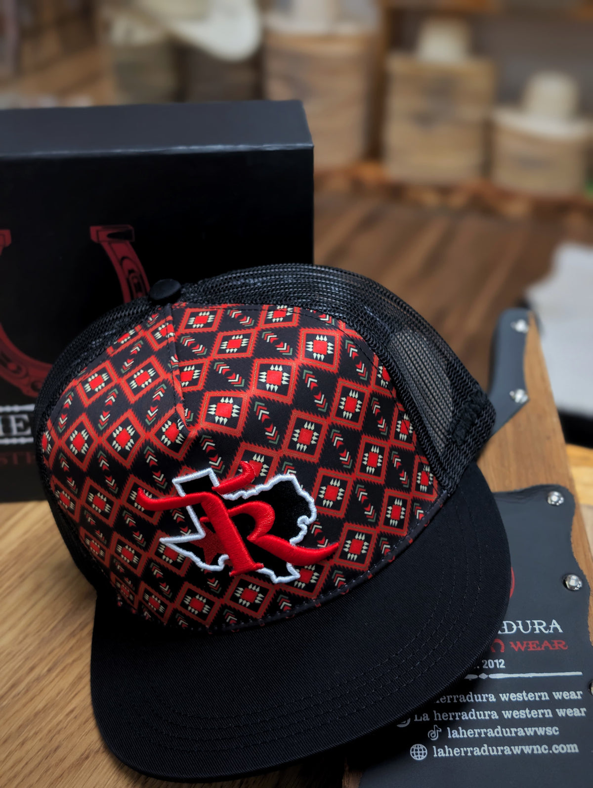 TEXAS RANCH CAP BLACK GEOMETRIC RED FRONT