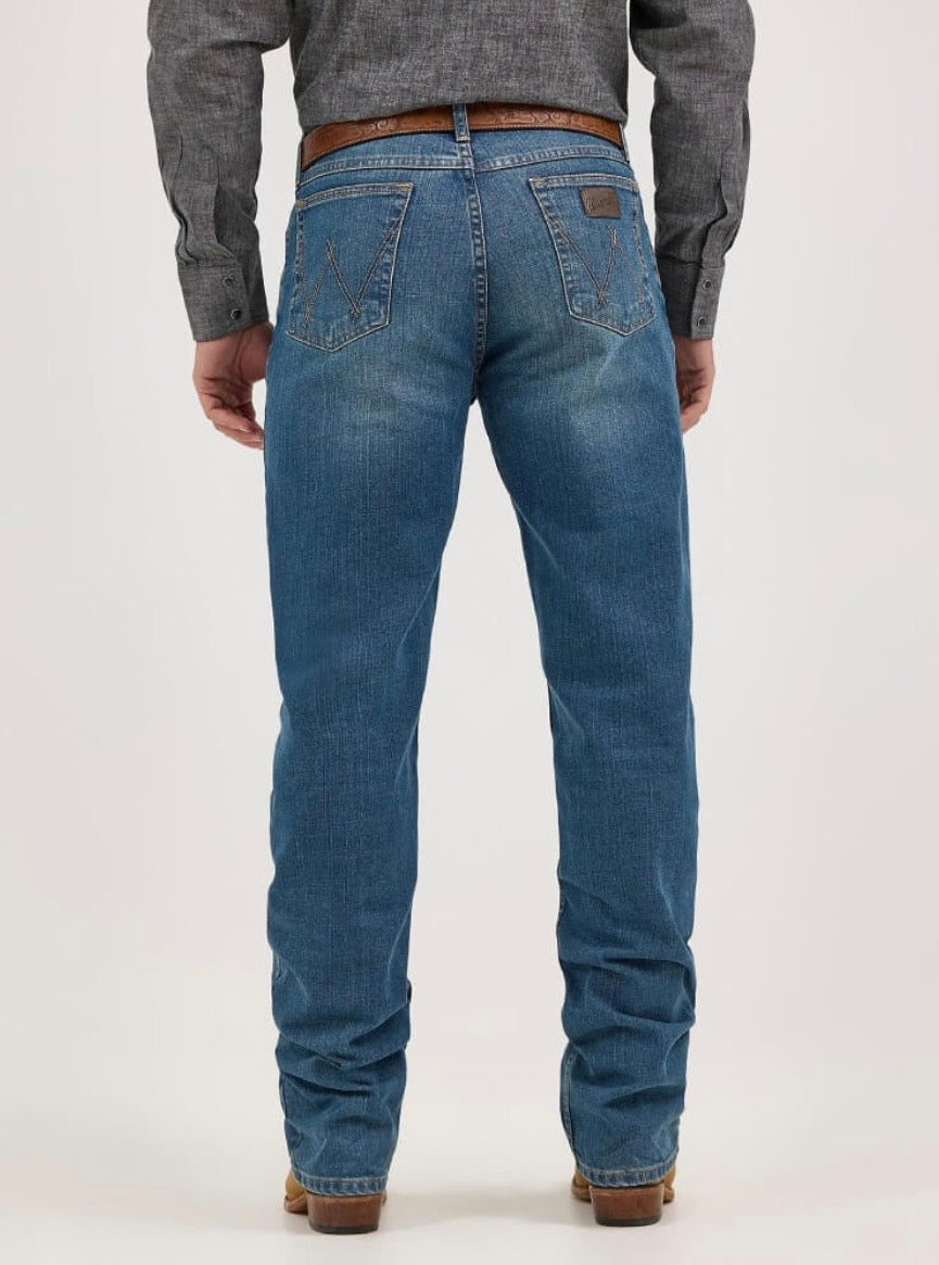 WRANGLER MEN’S RELAXED FITTED JEANS CODY JOHNSON COLLECTION - 112369005
