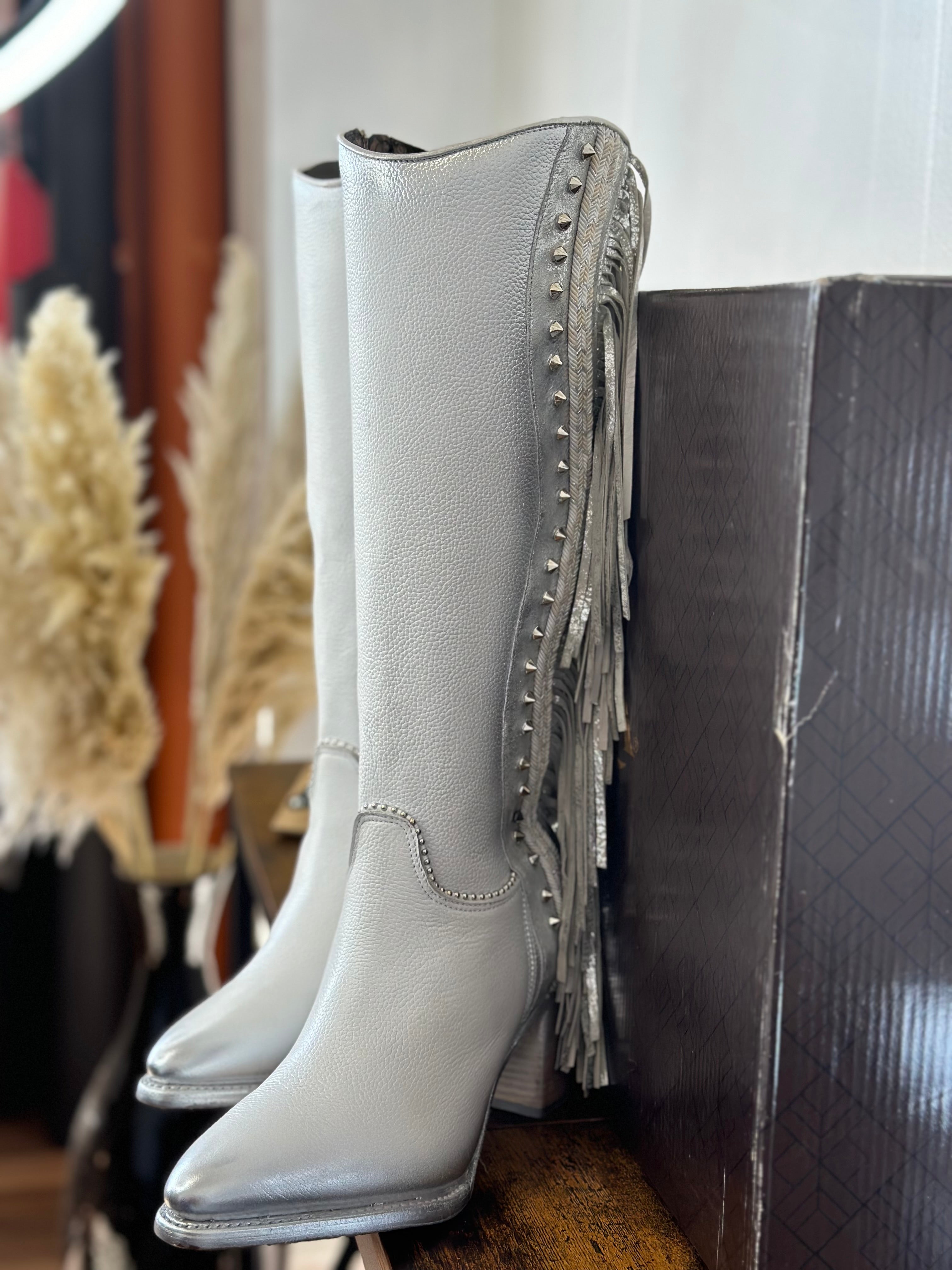 WOMENS CUADRA RES CORDOVA WHITE ZIPPER & STUDS & FRINGE POINT TOE TALL BOOT