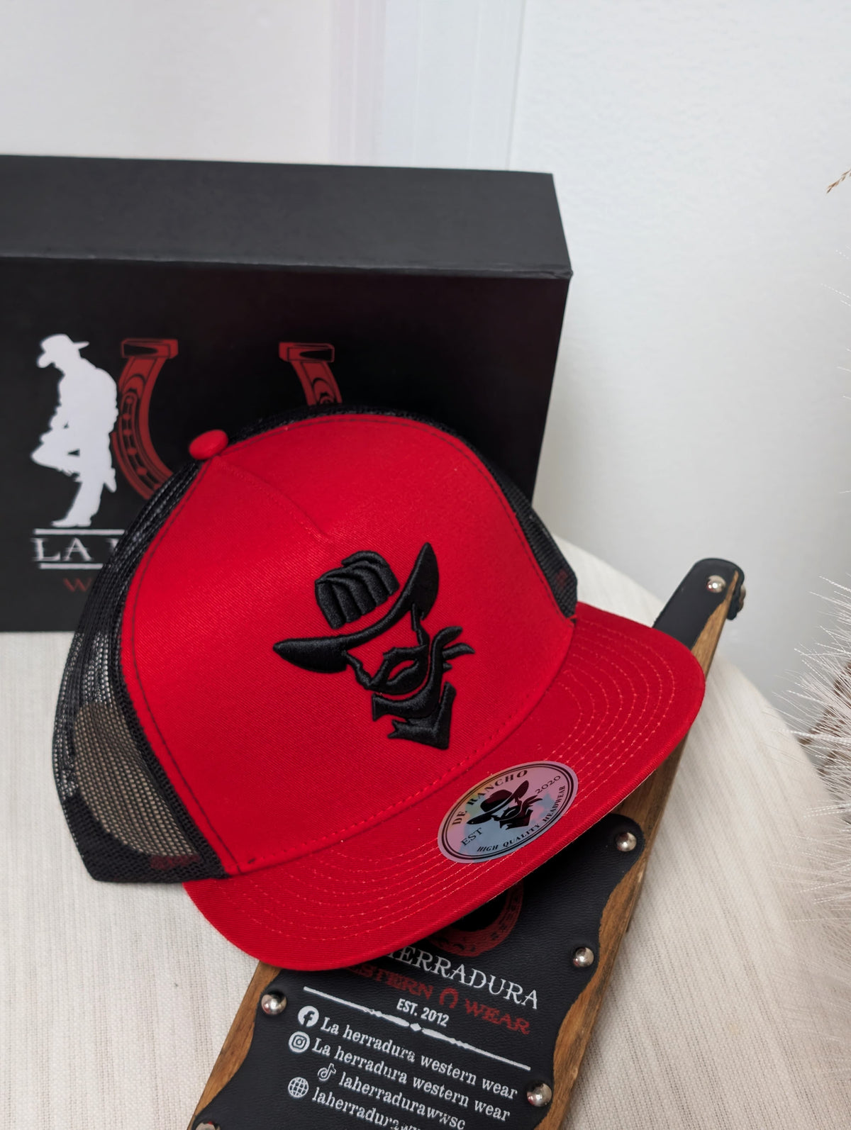 DE RANCHO HATS RED AND BLACK MEXICO FLAG