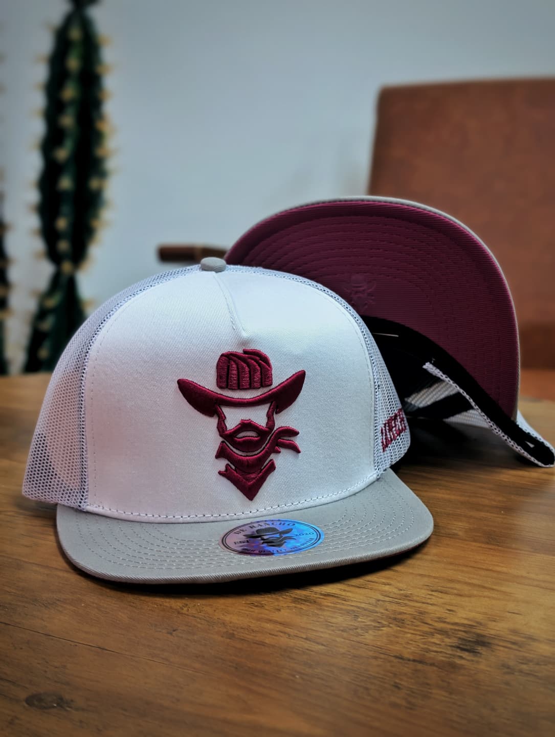 GORRAS SNAPBACK DE RANCHO BLANCAS Y BURDEOS