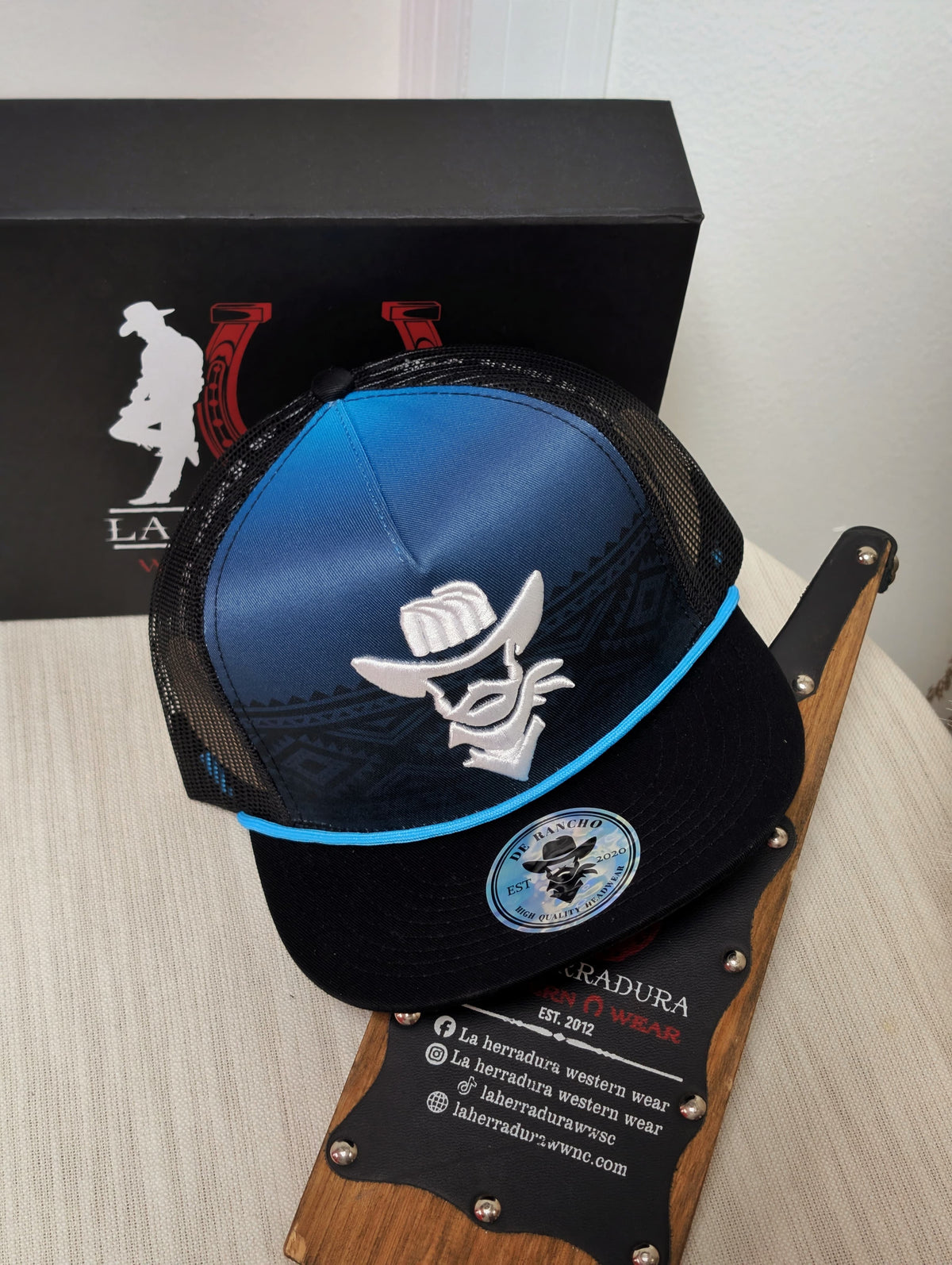 DE RANCHO HATS SNAPBACK BLACK AND BLUE