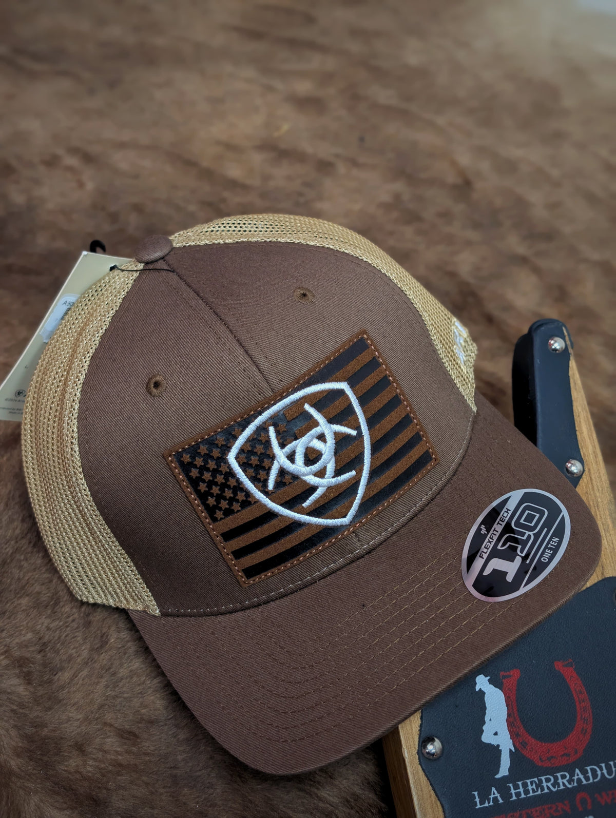 ARIAT CAP BROWN LOGO USA FLAG