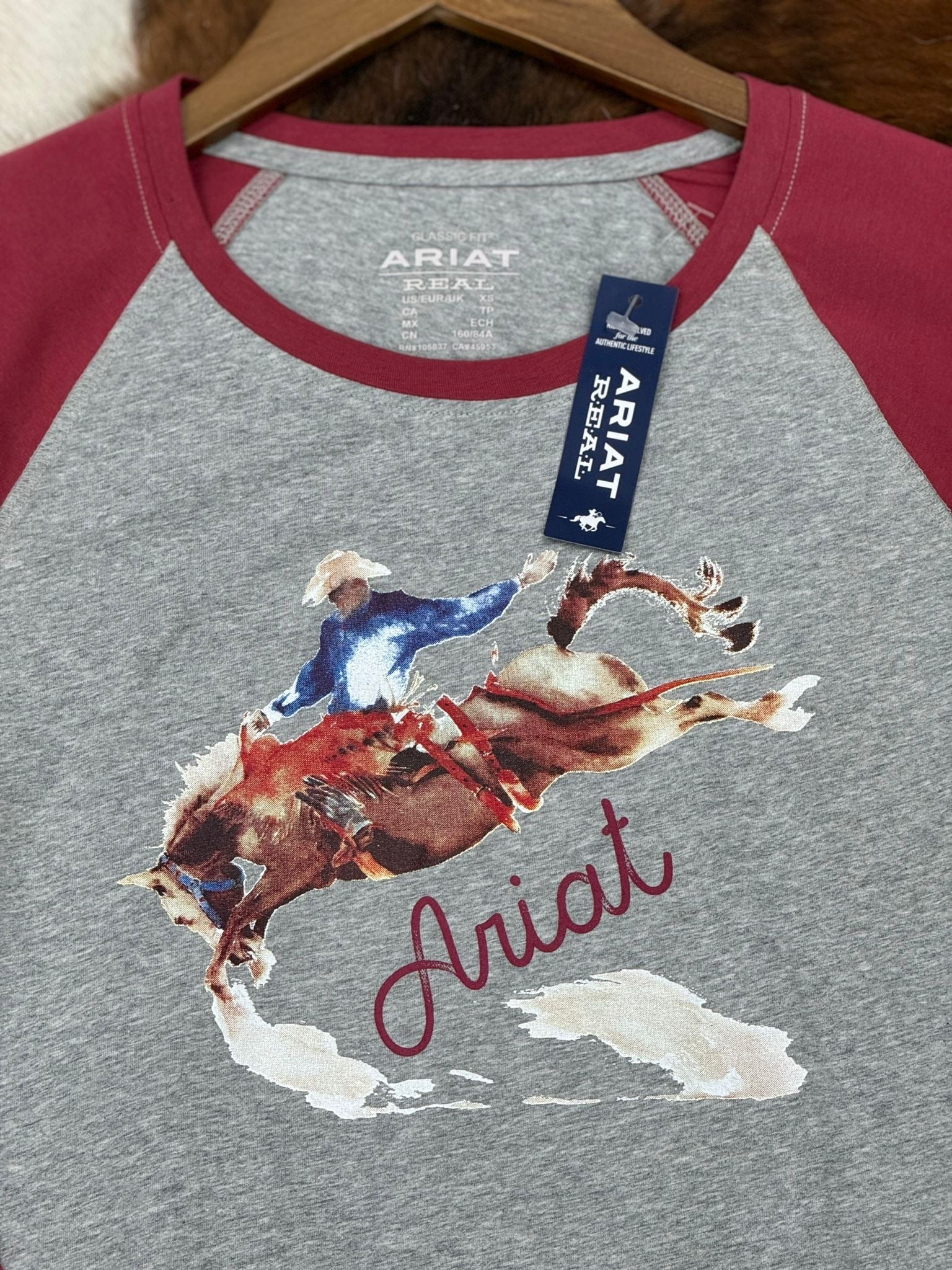 ARIAT WOMEN PAINTED DREAMS LIGHT HEATHER GREY EARTH RED LONG SLEEVE T-SHIRT