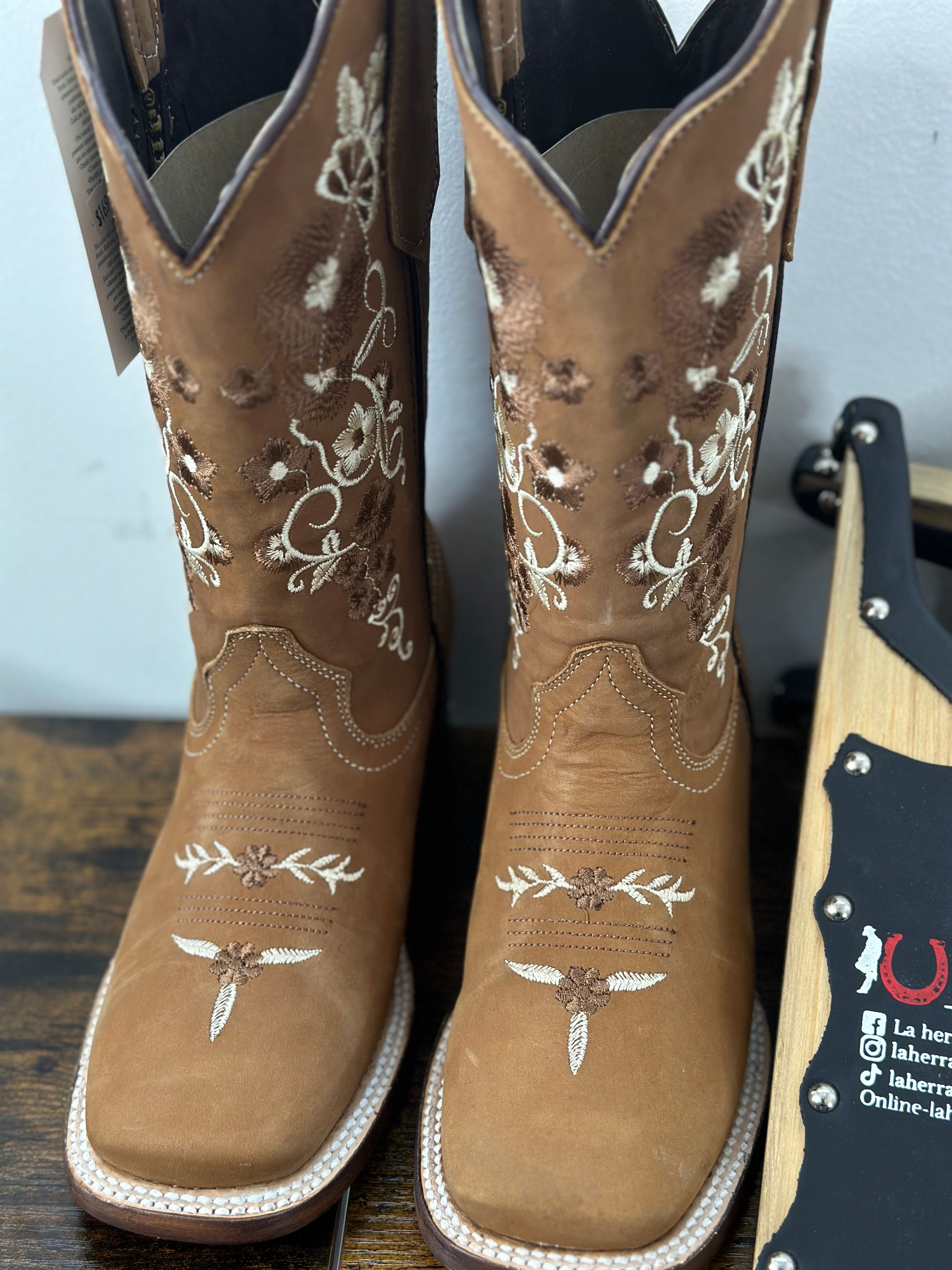 AGAVE NICOLE NOBUCK ARENA CUERO SQUARE TOE BOOT