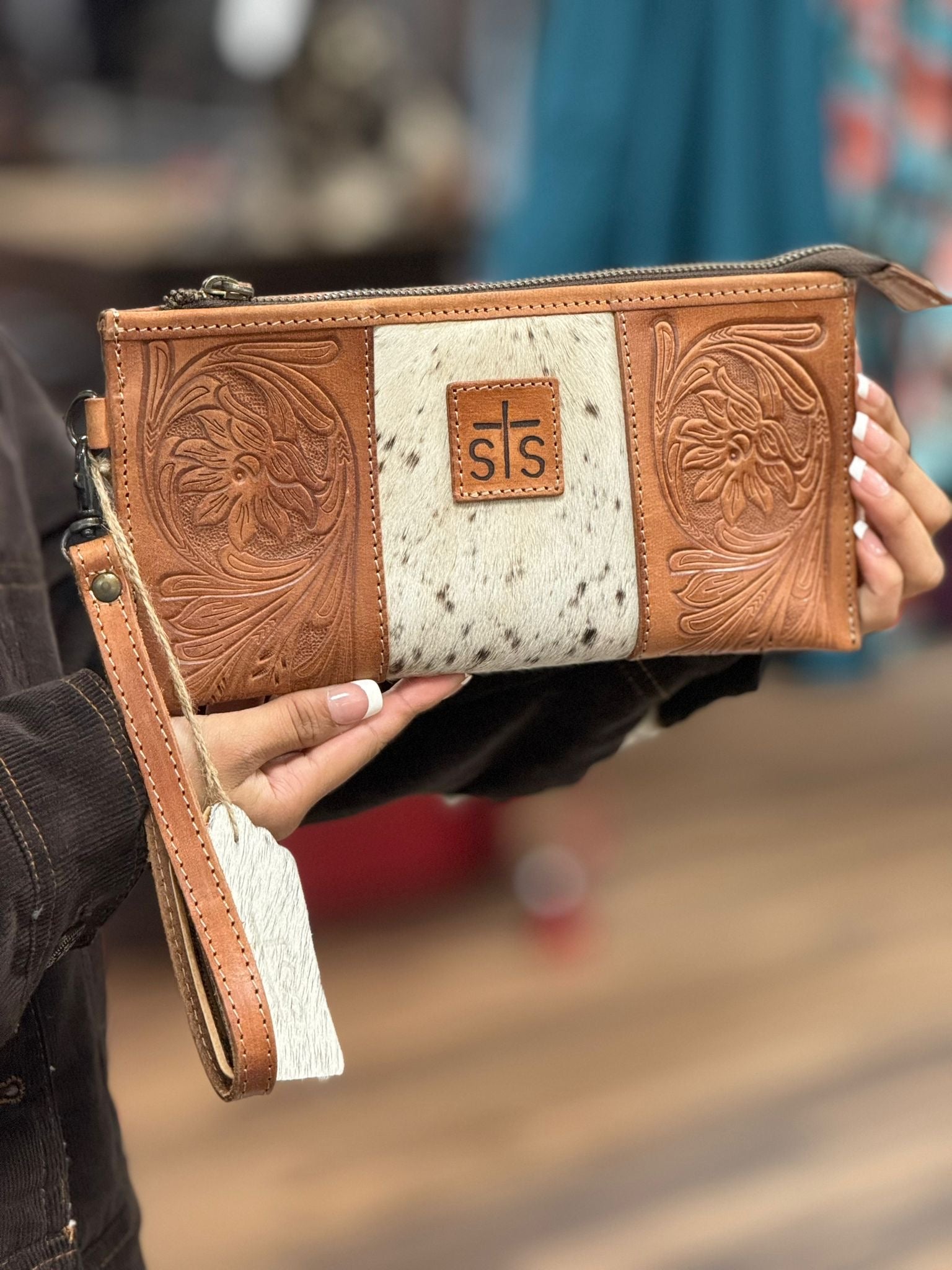 STS RANCHWEAR COWHIDE WHITE YIPEE KIYAY CLUTCH