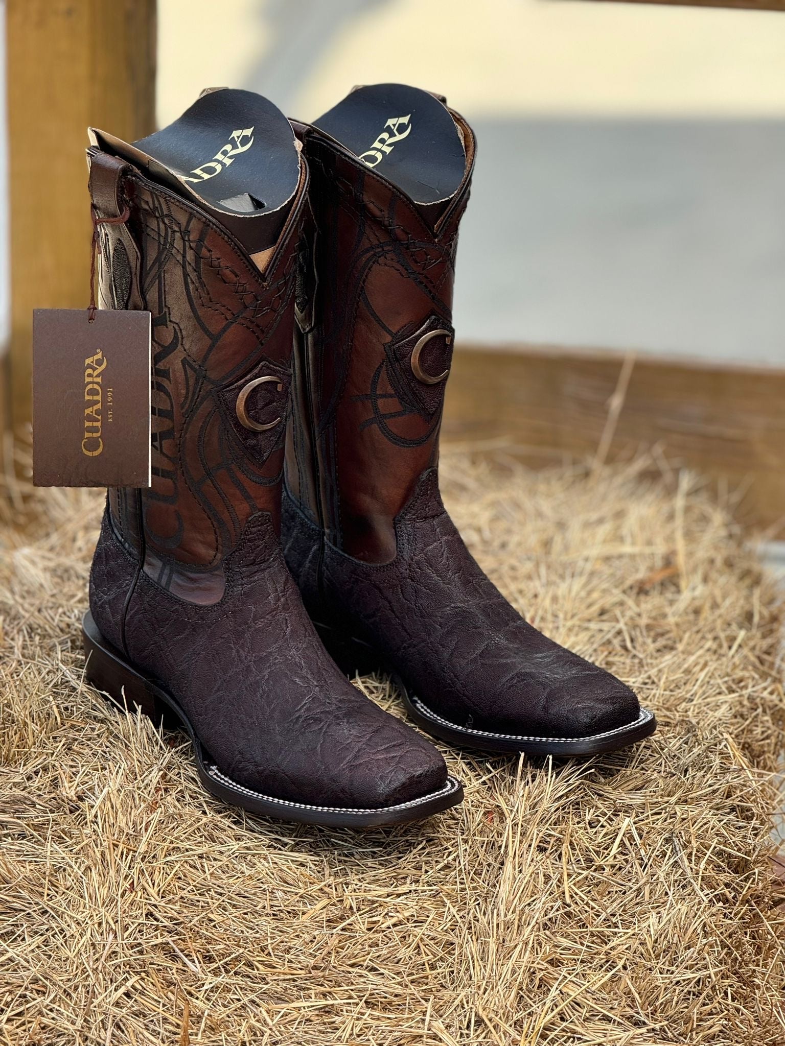 CUADRA ELEFANTE CAFÉ BROWN LÁSER & EMBROIDERY SQUARE TOE BOOT