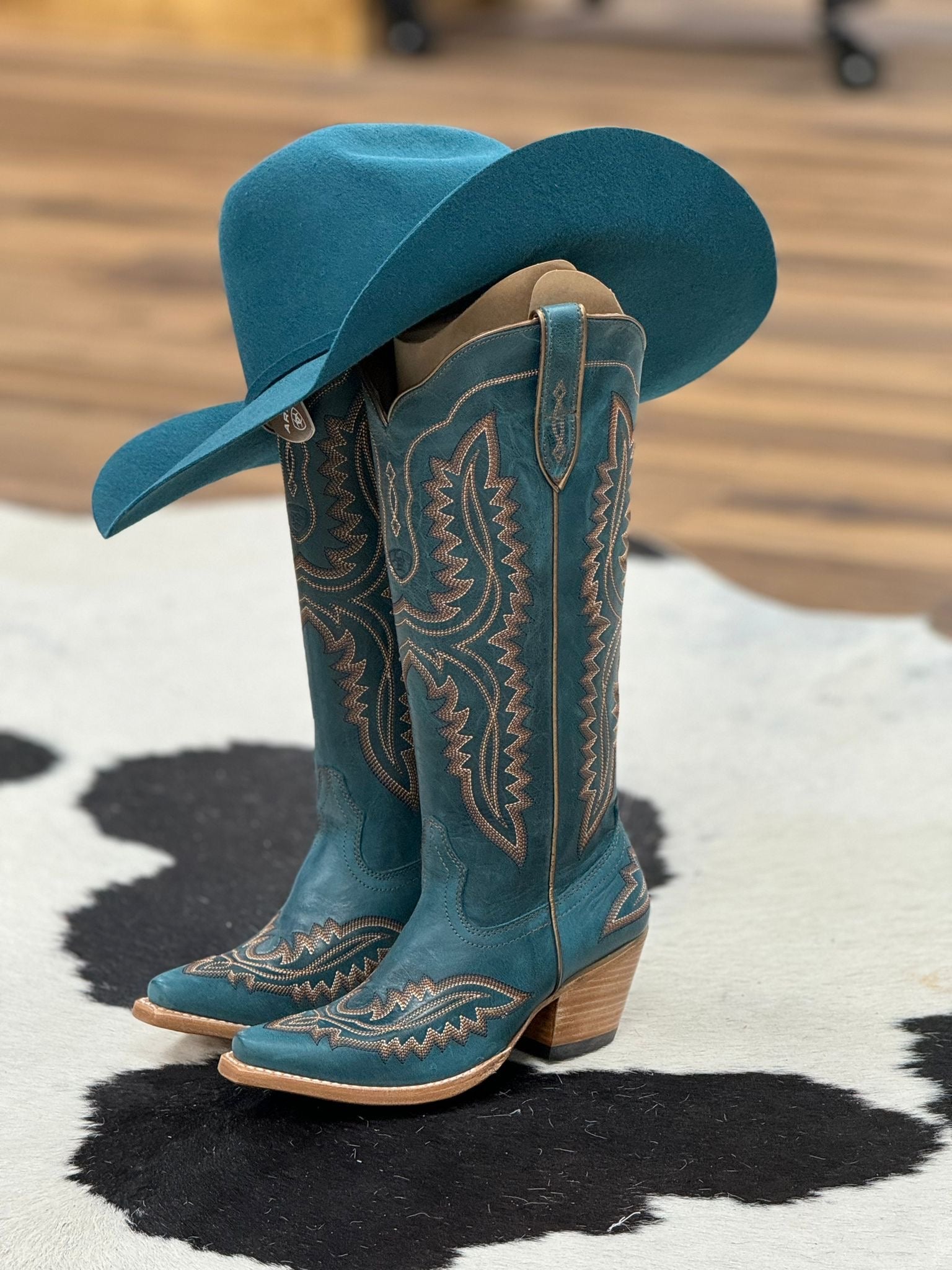 WOMENS ARIAT CASANOVA TURQUOISE TALL BOOT POINT TOE