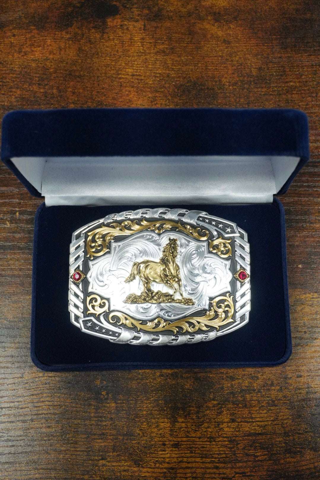 MONTANA SILVERSMITH CANTLE ROLL GALLOPING HORSE BUCKLE Laherradurawwnc.com