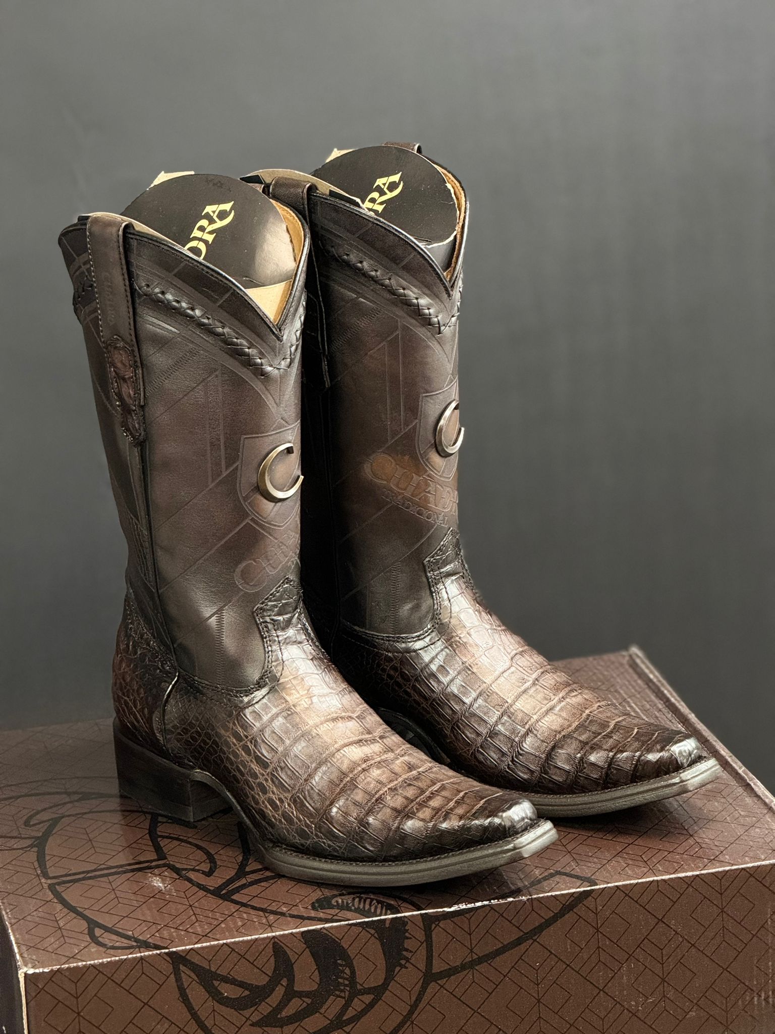 BOOTS CUADRA FUSCUS BELLY CAIMAN ARAUCO CHOCO LASER & WOVEN NARROW SQUARE TOE