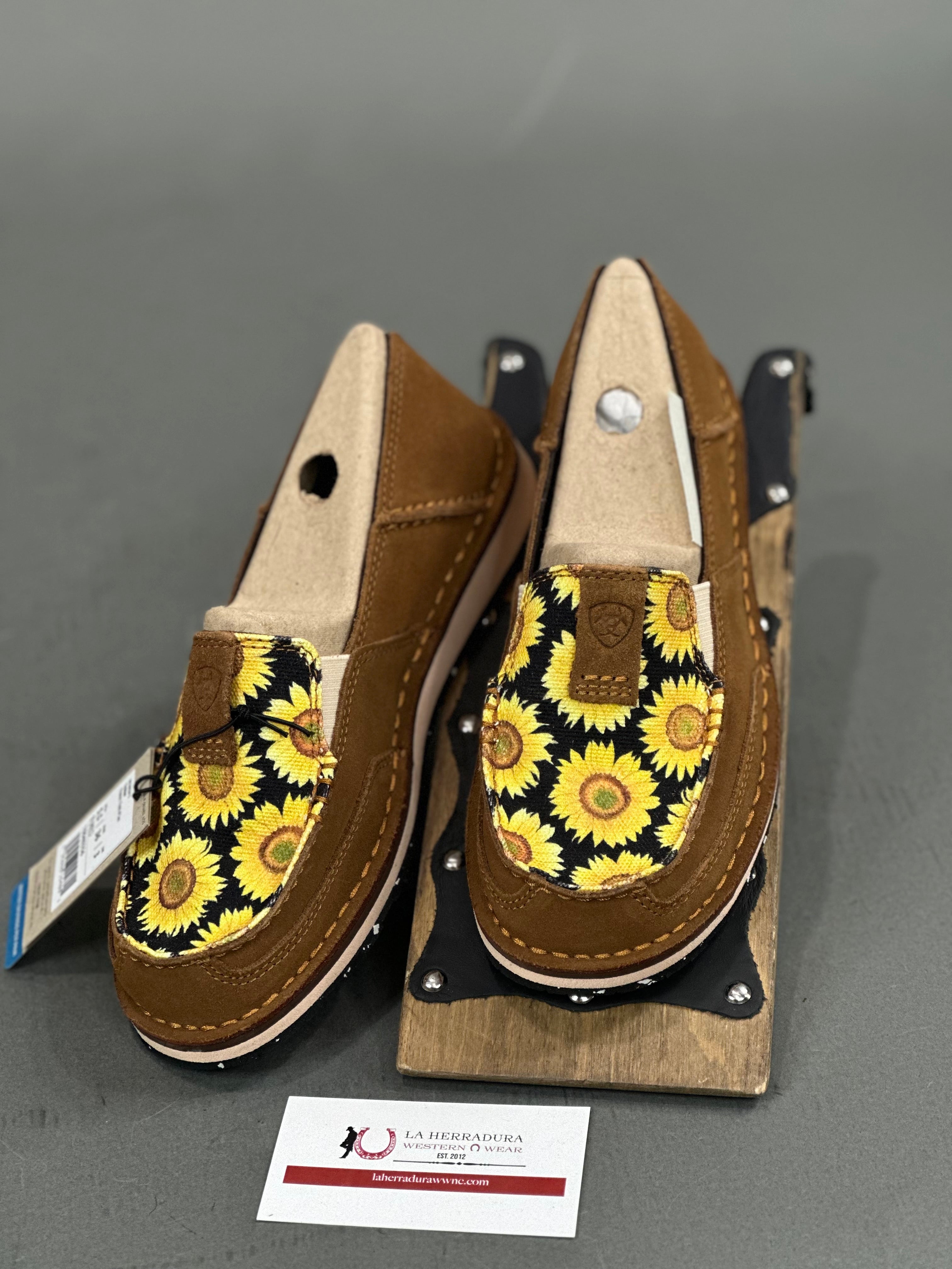 ARIAT WOMENS CRUSIER SUNFLOWERS