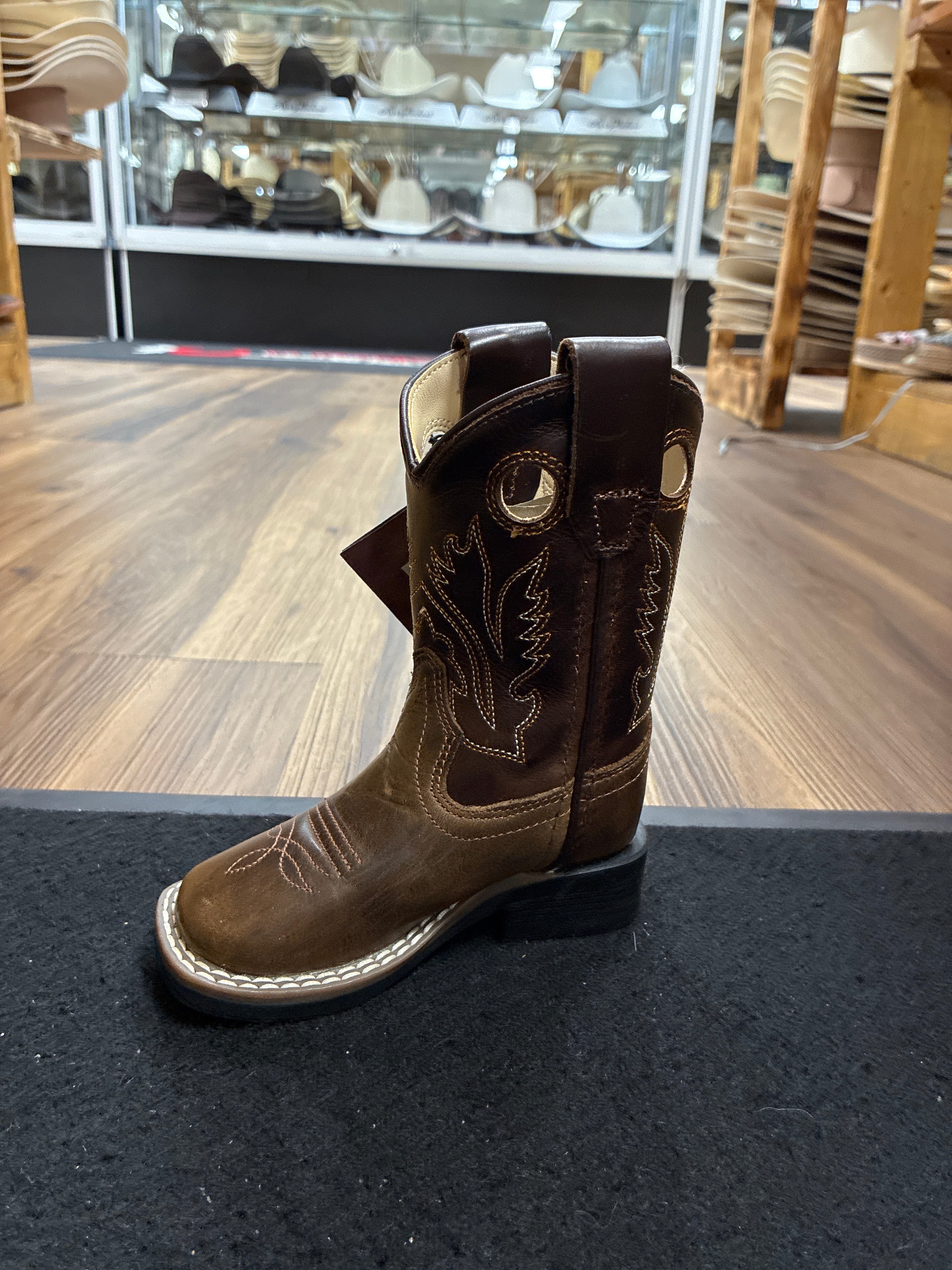 OLD WEST BROWN WITH  STITCHING VB1807