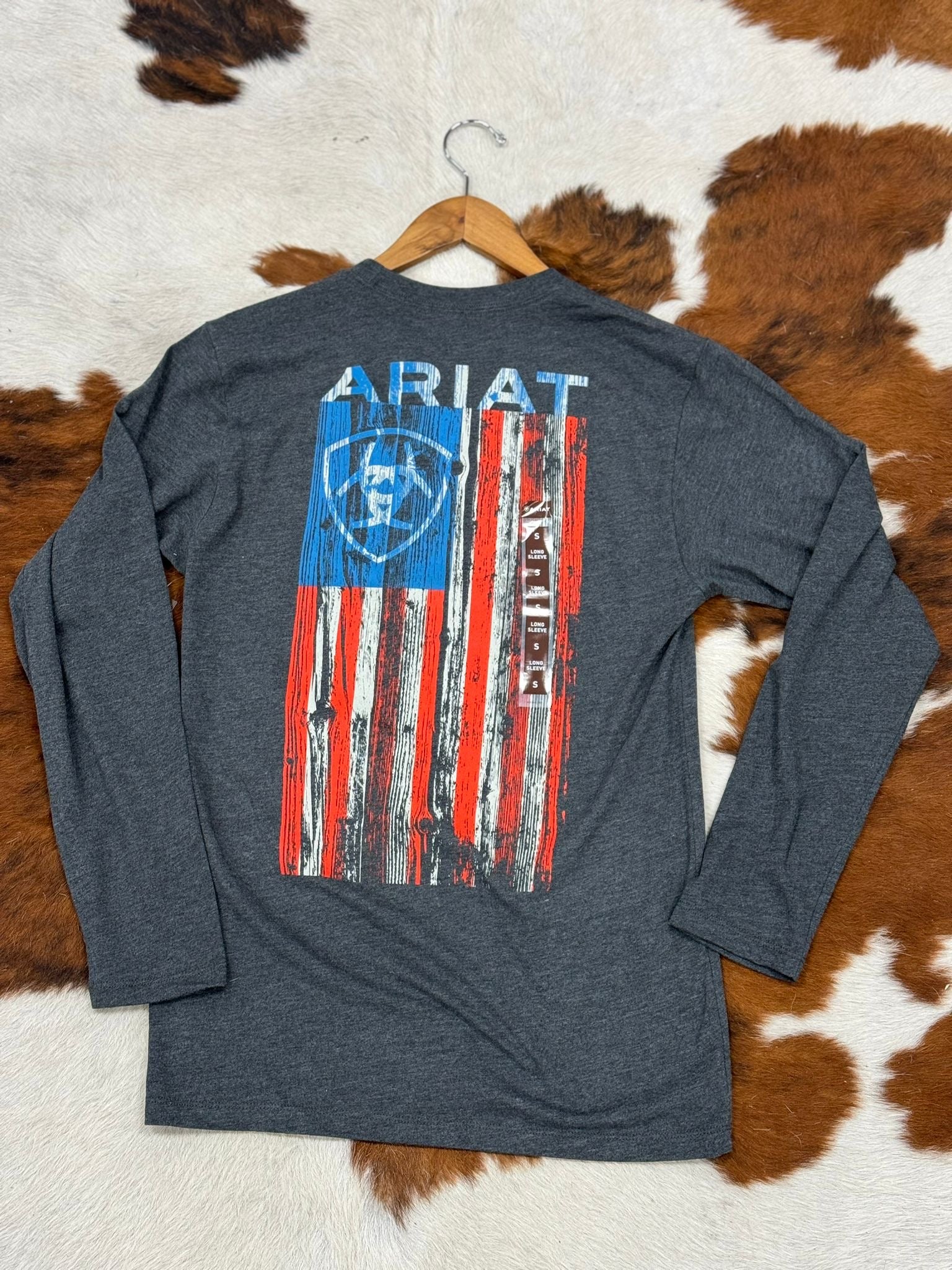 ARIAT WOODEN FLAG CHARCOAL HEATHER LONG SLEEVE T-SHIRT