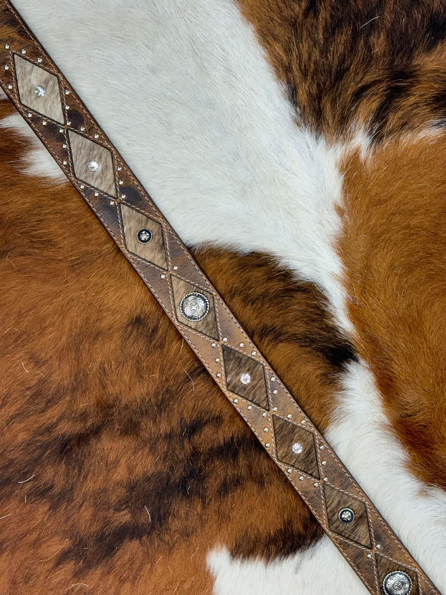 ROCK’EM BELT MID TAN COWHIDE EMBELLISH WITH WHITE STONE BUCKLE