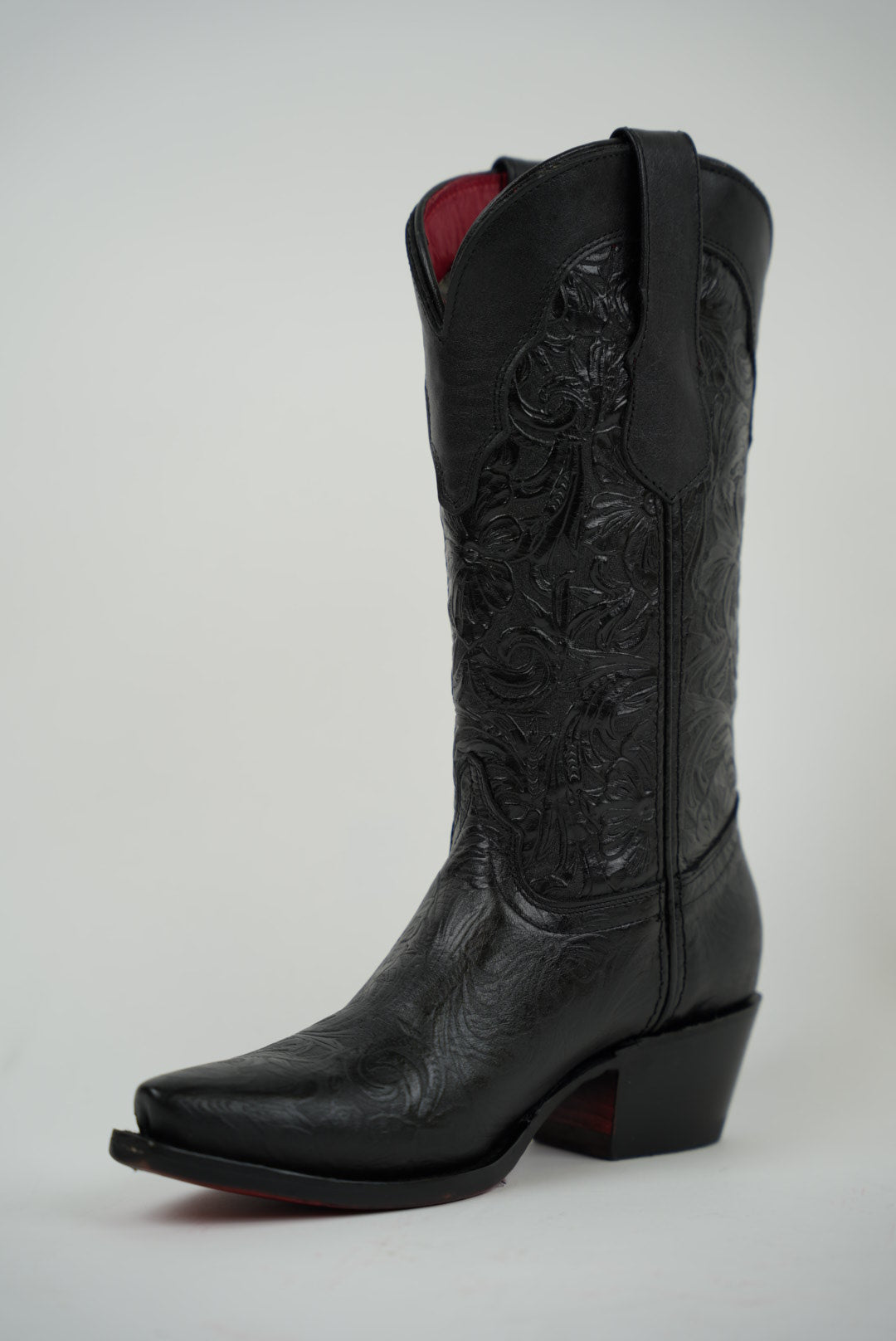 LA HERRADURA WOMEN MILA HD CINCELADO NEGRO RED BOTTON SNIP TOE