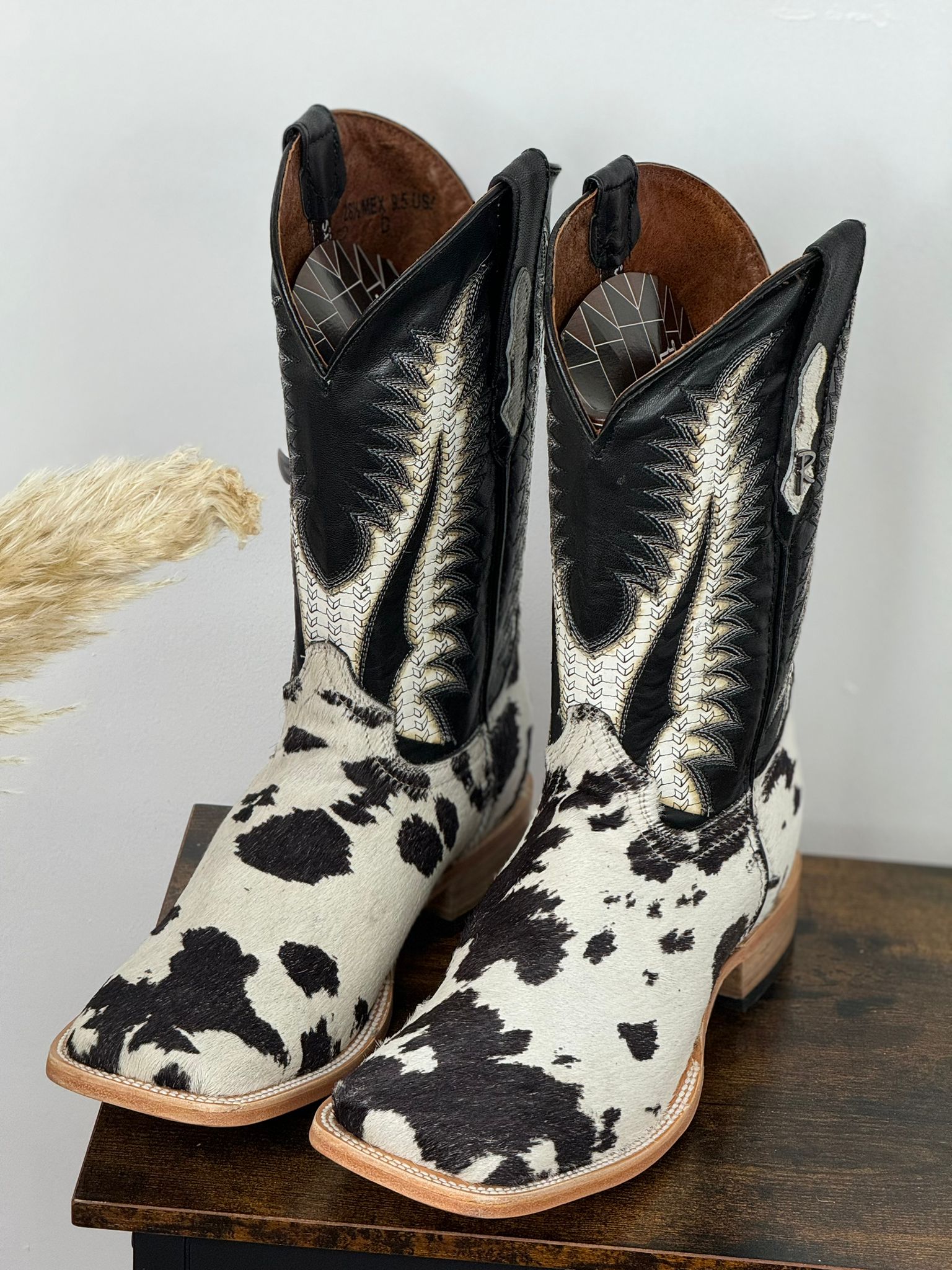 RANCHERS MEN COWHIDE BLACK&WHITE SPOTTED CUERNOS BOOT