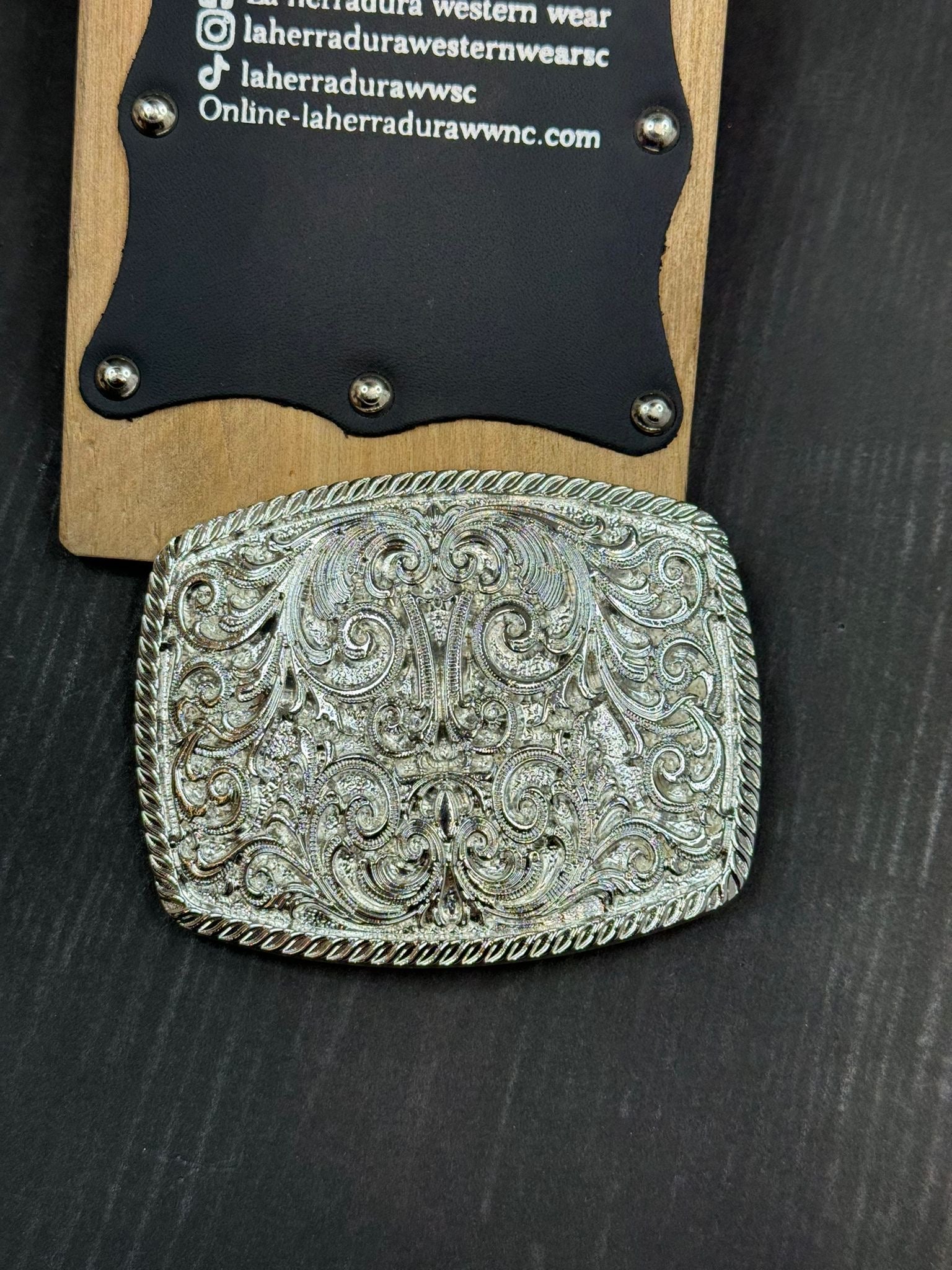 SQUARE ROPED BOARDER SILVER DETAIL BUCKLE