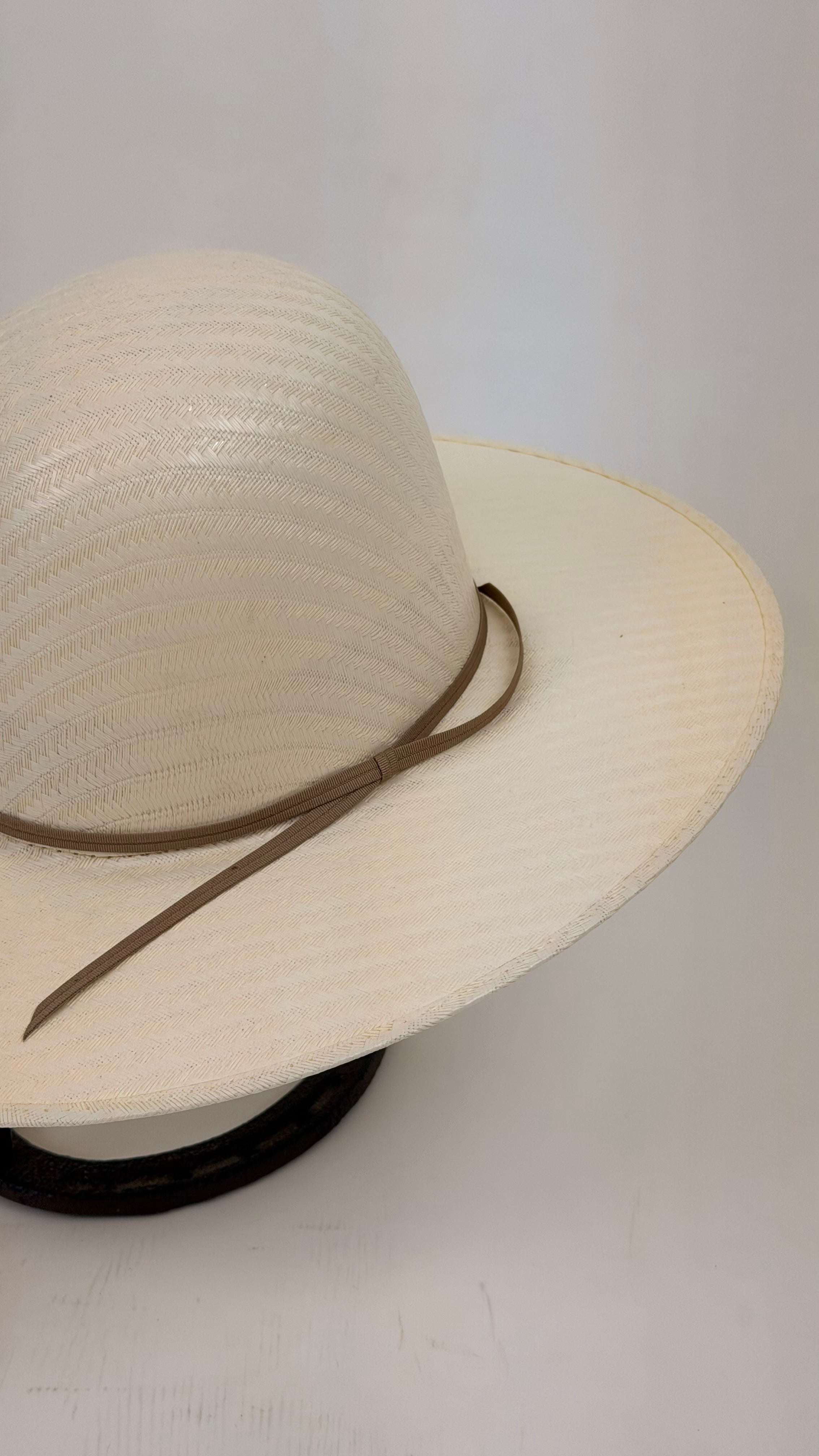 Beige straw hat with a brown band 