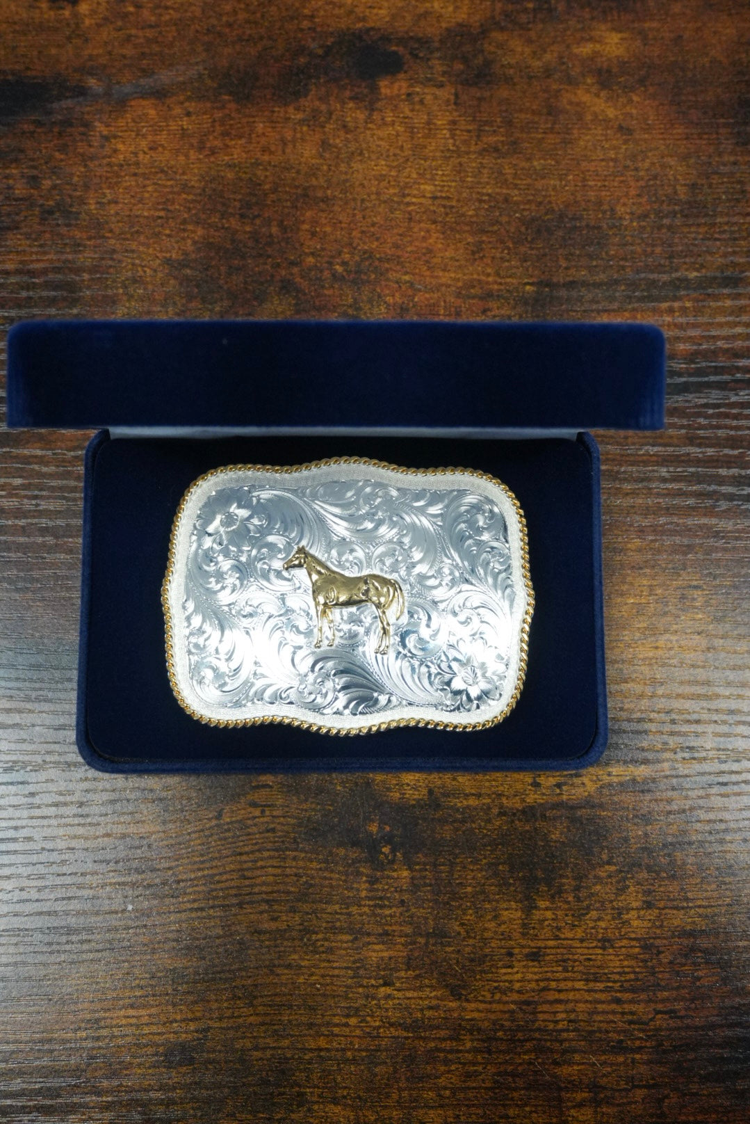 MONTANA SILVERSMITH BOLD ENGRAVED SCALLOPED HORSE STANDING BUCKLE