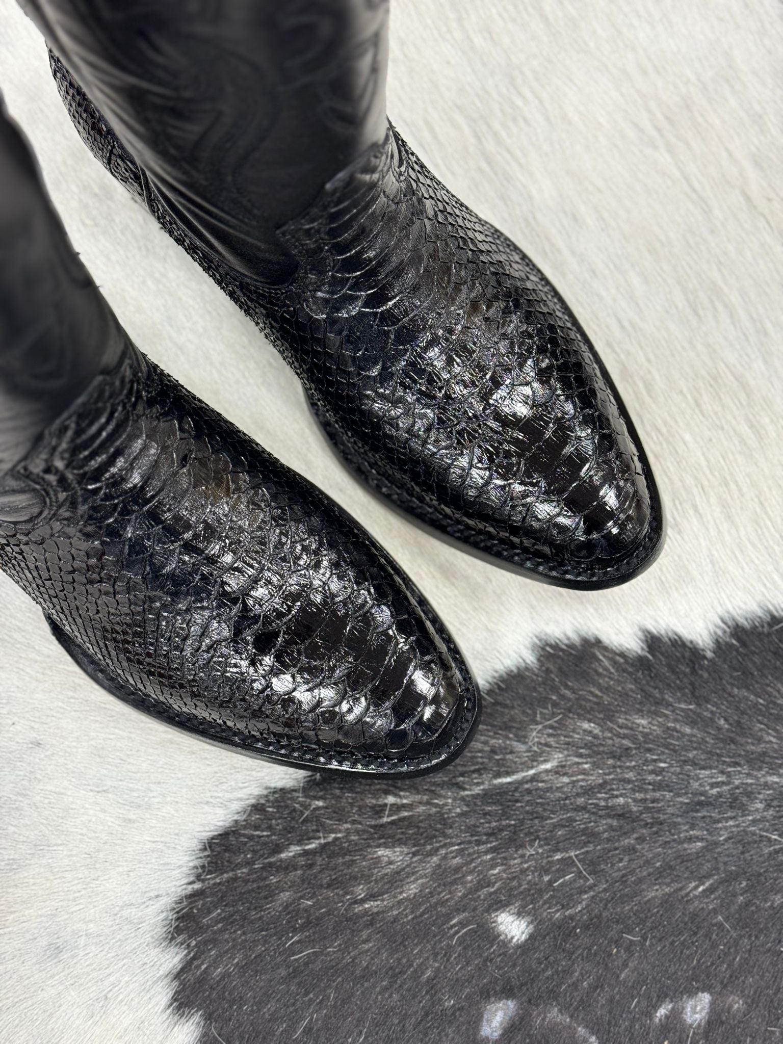 ARANGO BOOTS NEGRO SEMIOVAL PYTHON