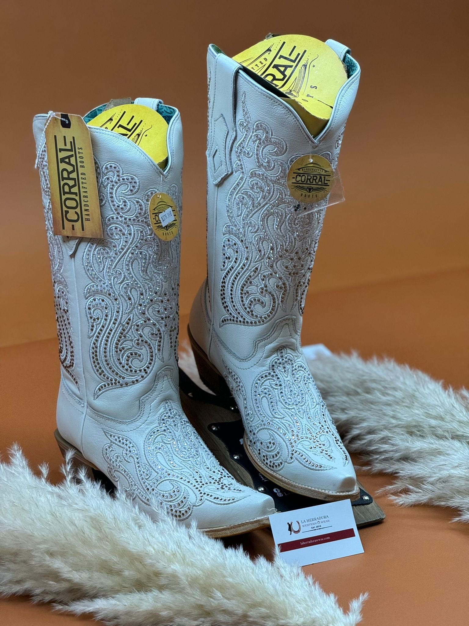 CORRAL WHITE EMBROIDERY & CRYSTALS POINT TOE BOOT C4103