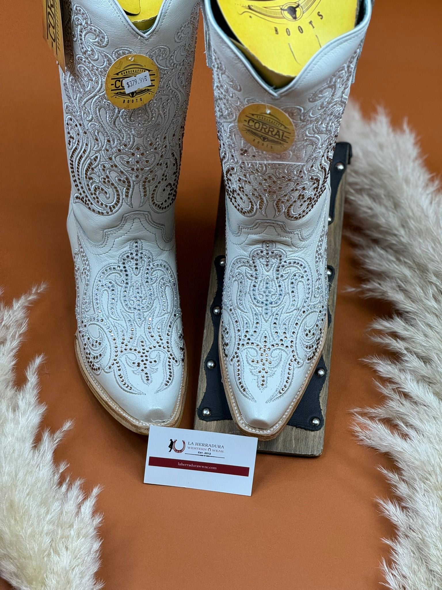 CORRAL WHITE EMBROIDERY & CRYSTALS POINT TOE BOOT C4103