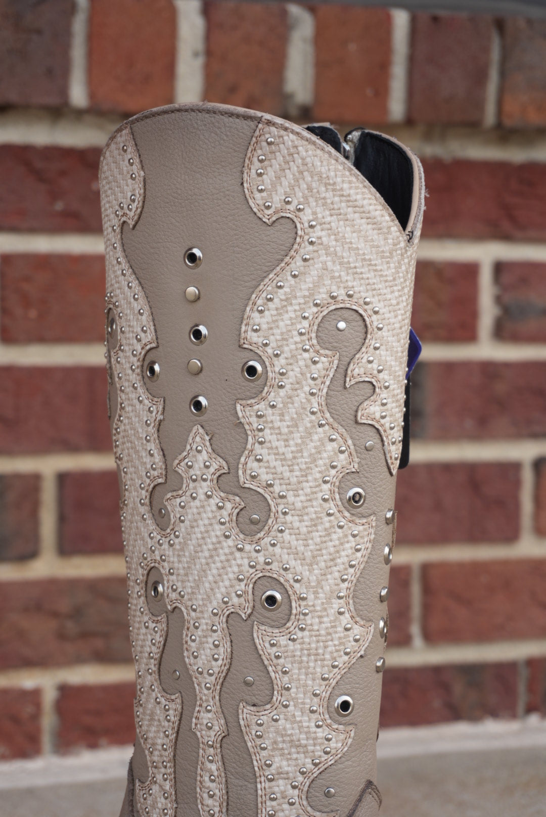 WOMEN’S CUADRA TALL BOOT RES BEIGE EMBROIDERY Y STUDS Y ZIPPER POINTED TOE CC280