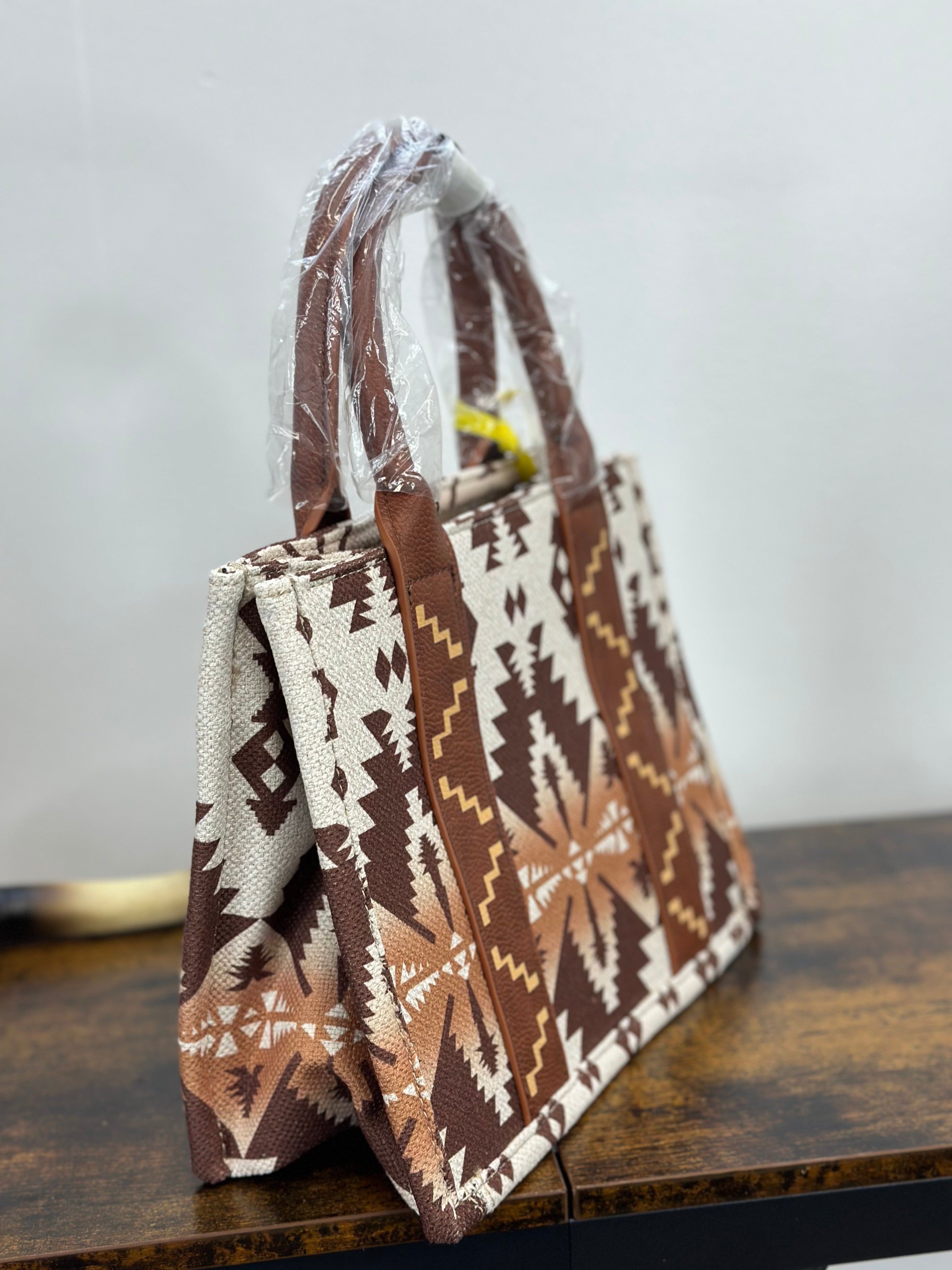 WRANGLER WHITE SAND AZTEC HAND BAG