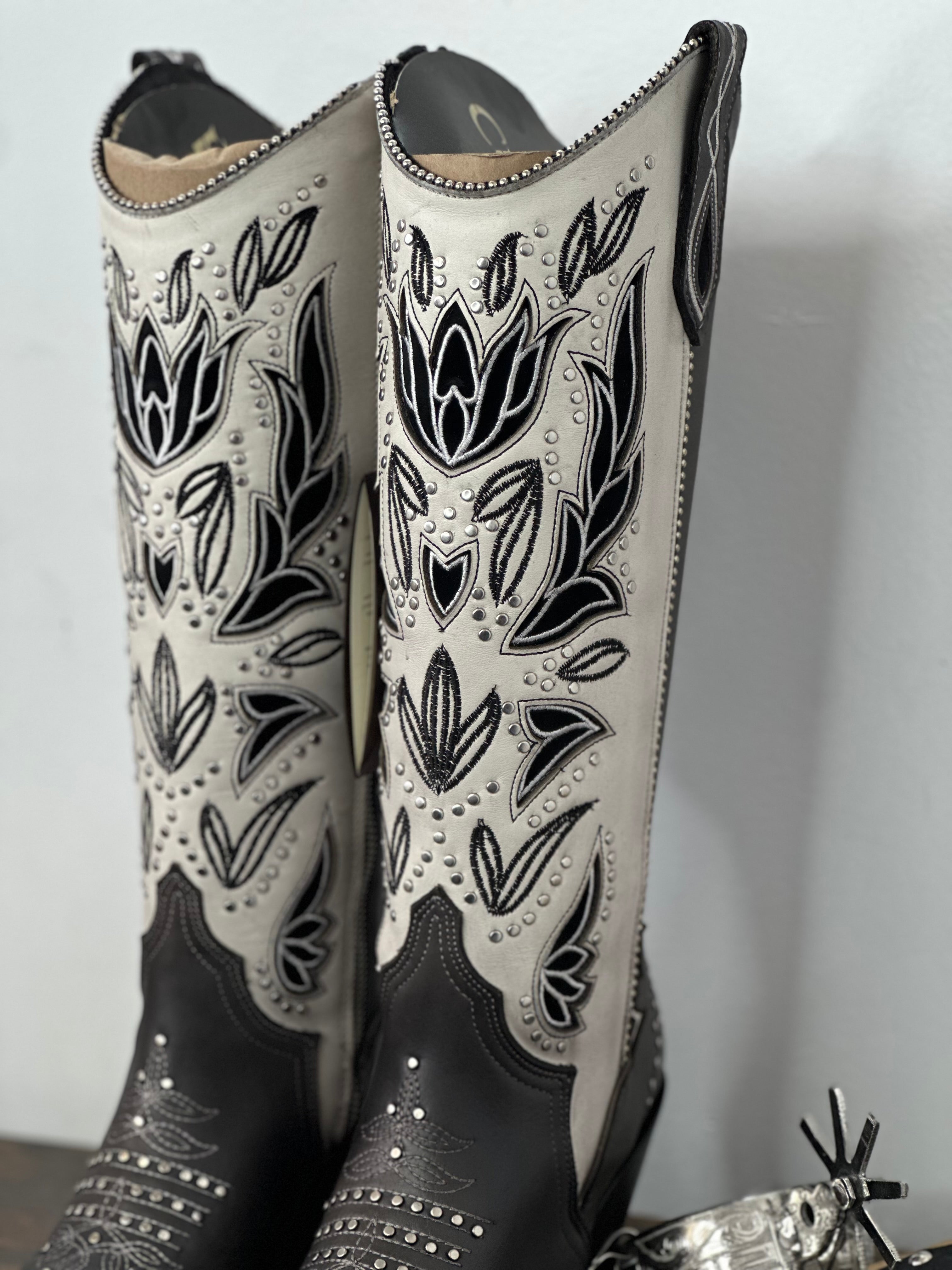 CUADRA WOMENS RES CRUST TOKIO GREY EMBROIDERY & CUT OUT STUDS SNIP TOE TALL BOOT