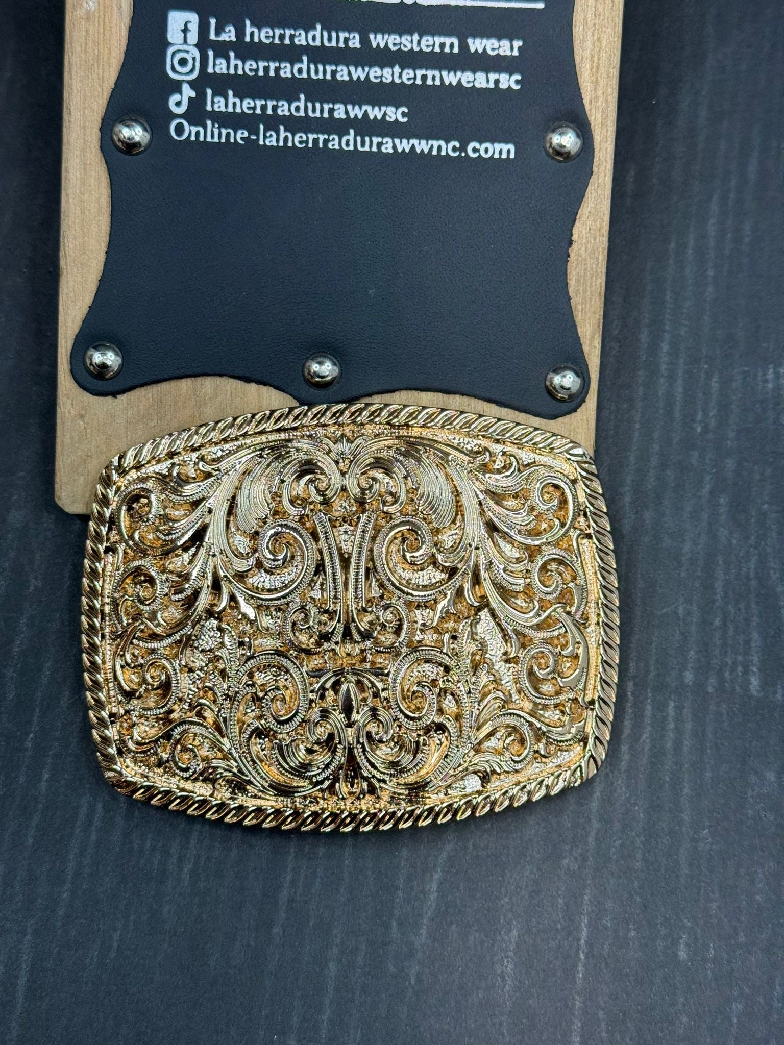 SQUARE ROPED BOARDER GOLD DETAIL BUCKLE