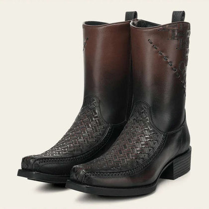 CUADRA CC293 BOTA VAQUERA DE PIEL DE RES CON ACABADO RÚSTICO CASTAÑO, PUNTA CUADRADA ESTRECHA PARA HOMBRE