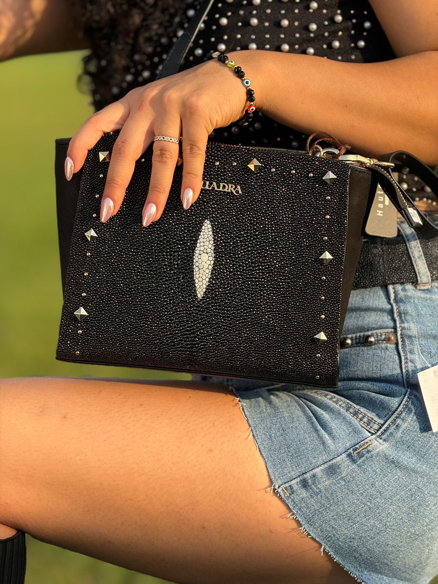 CUADRA MANTARRAYA BLACK STUDS BAG