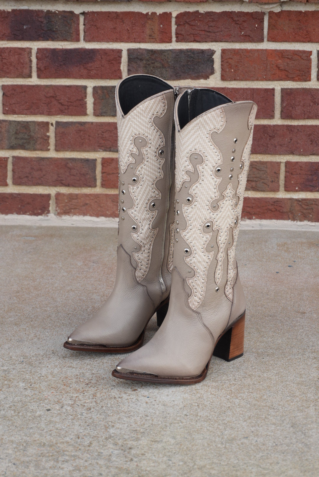 WOMEN’S CUADRA TALL BOOT RES BEIGE EMBROIDERY Y STUDS Y ZIPPER POINTED TOE CC280