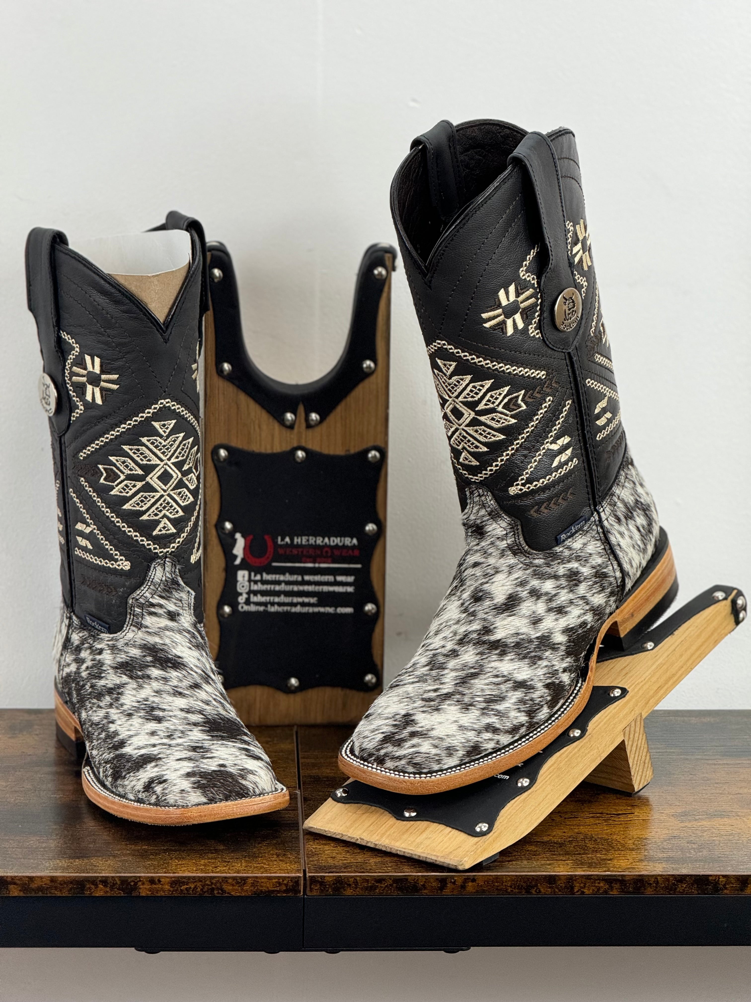 WOMENS EST AZTEC LADY BLACK & WHITE COWHIDE BOOT