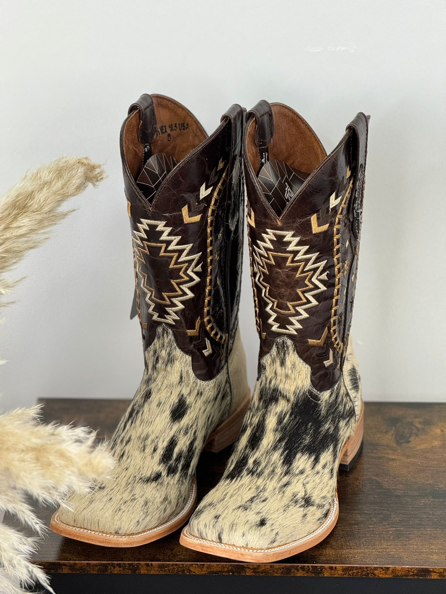 RANCHERS MEN COWHIDE BLACK&WHITE TOBACCO CHEROKEE BOOT EVERY PAIR IS UNIQUE!