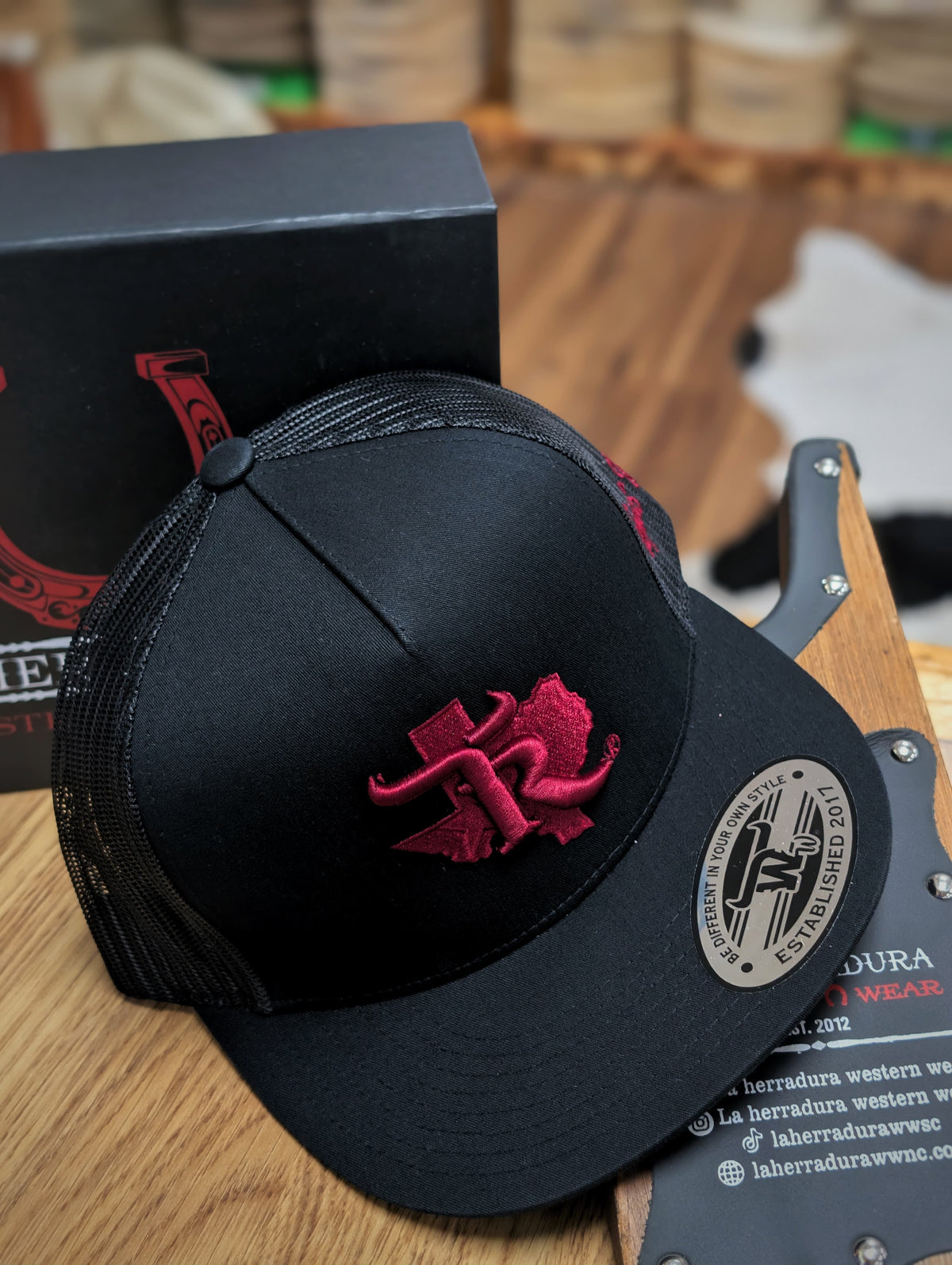 TEXAS RANCH CAP BLACK BURGUNDY/ BROWN LOGO