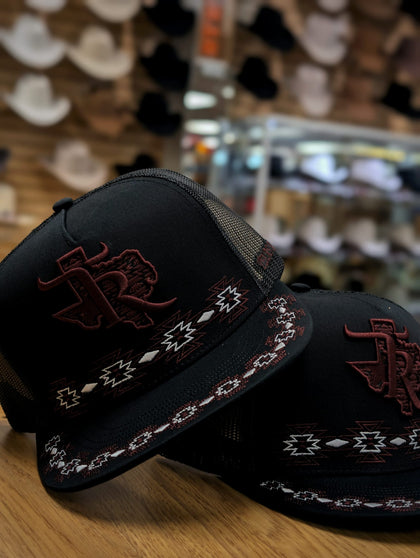GORRA SNAPBACK DE NUEVA GENERACIÓN TEXAS RANCH NEGRA Y VINO