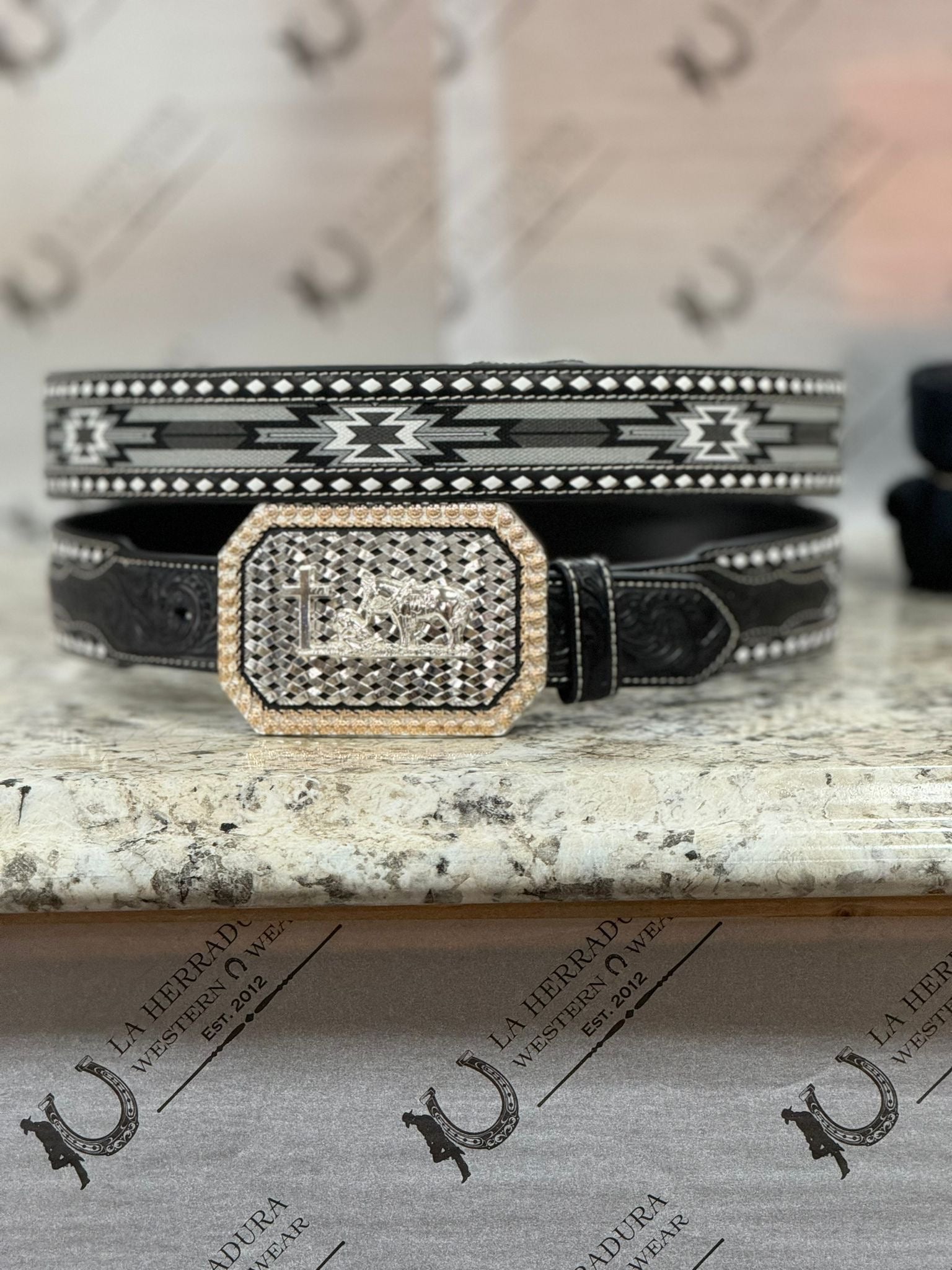 ARIAT BLACK & WHITE AZTEC STITCH BELT