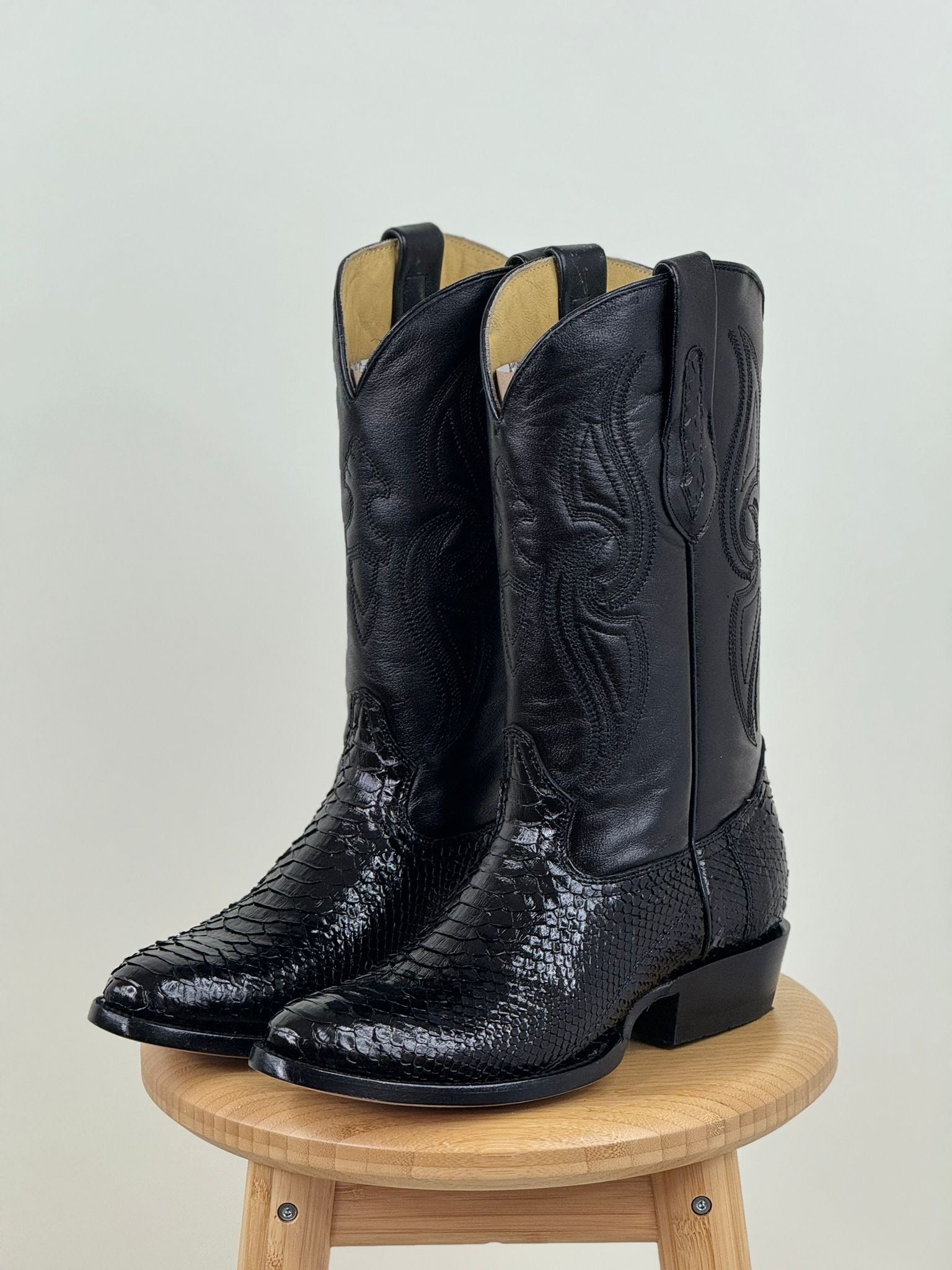 ARANGO BOOTS NEGRO SEMIOVAL PYTHON